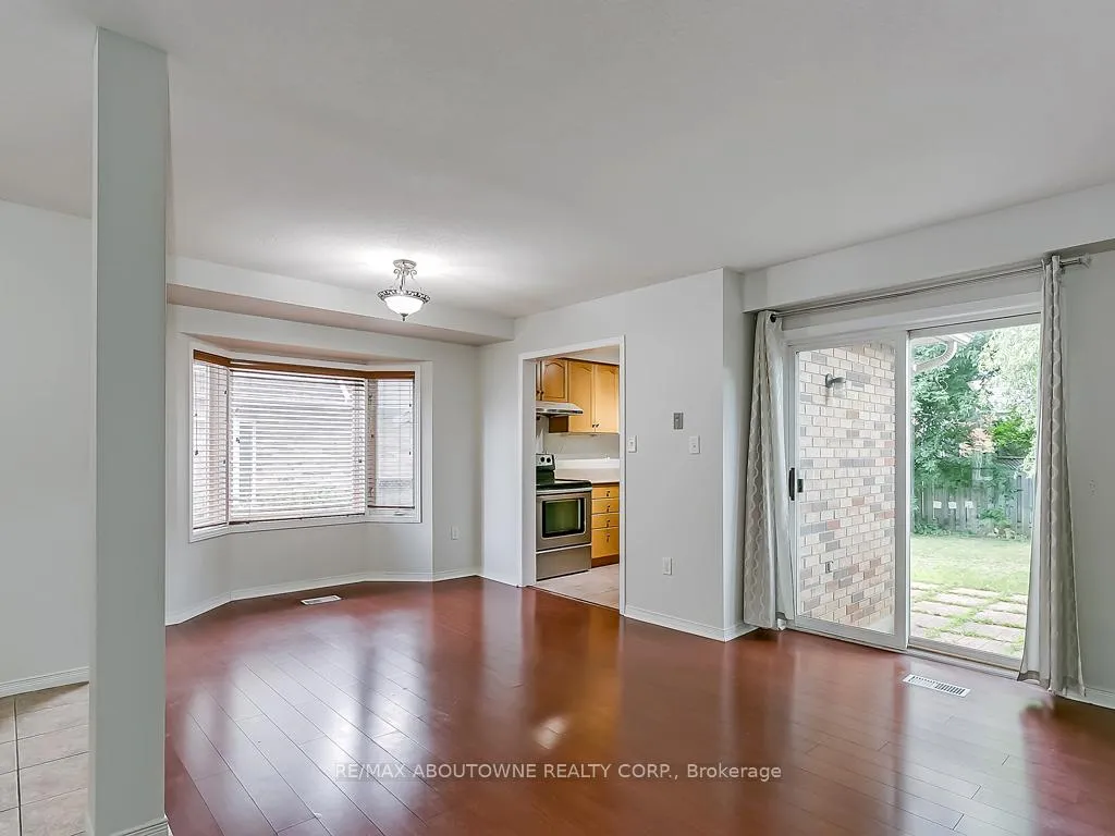 Photo 7 of 1310 Blanshard Drive, Burlington, Tansley — HOMEH
