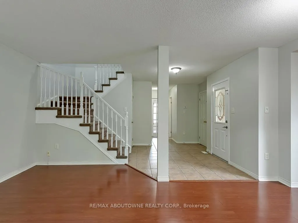 Photo 8 of 1310 Blanshard Drive, Burlington, Tansley — HOMEH