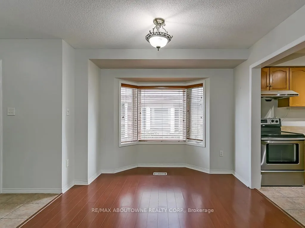 Photo 9 of 1310 Blanshard Drive, Burlington, Tansley — HOMEH