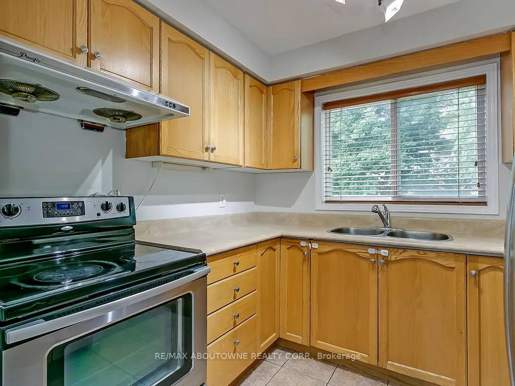 Photo 11 of 1310 Blanshard Drive, Burlington, Tansley — HOMEH