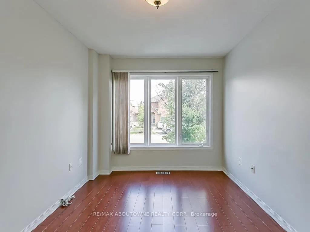 Photo 12 of 1310 Blanshard Drive, Burlington, Tansley — HOMEH