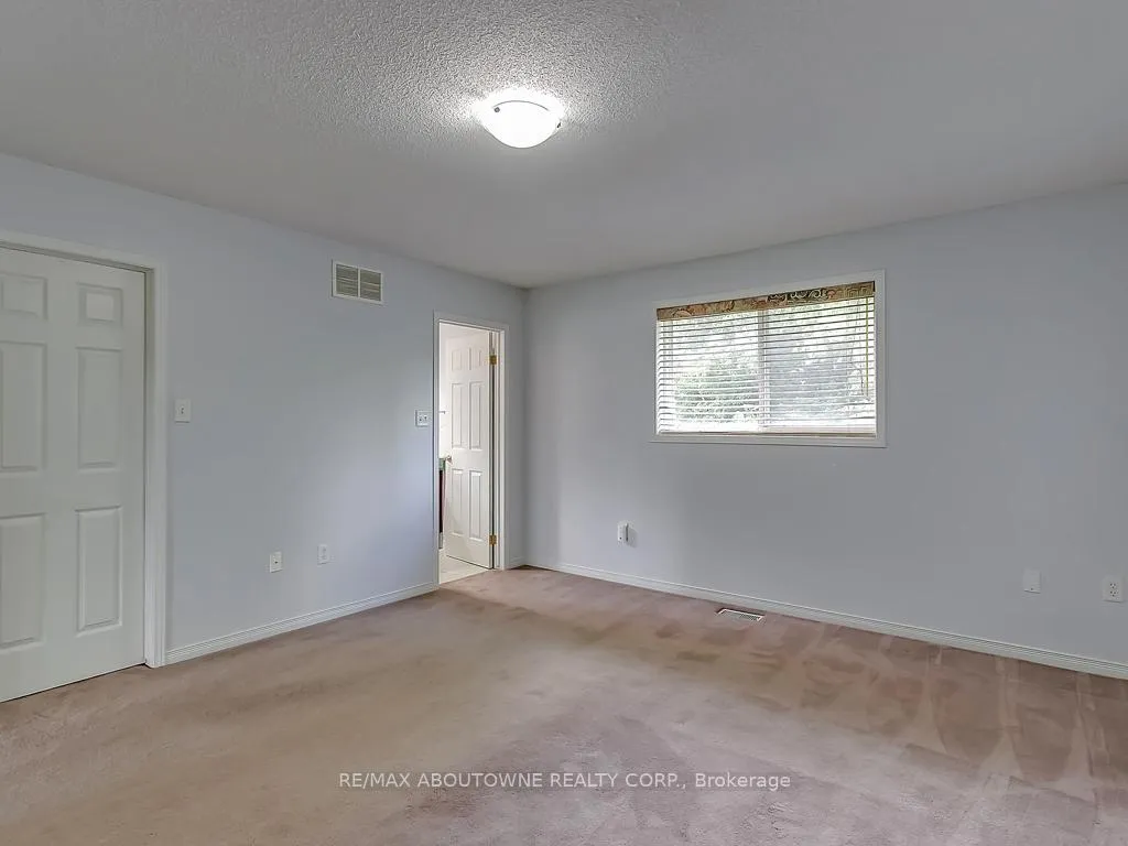Photo 16 of 1310 Blanshard Drive, Burlington, Tansley — HOMEH