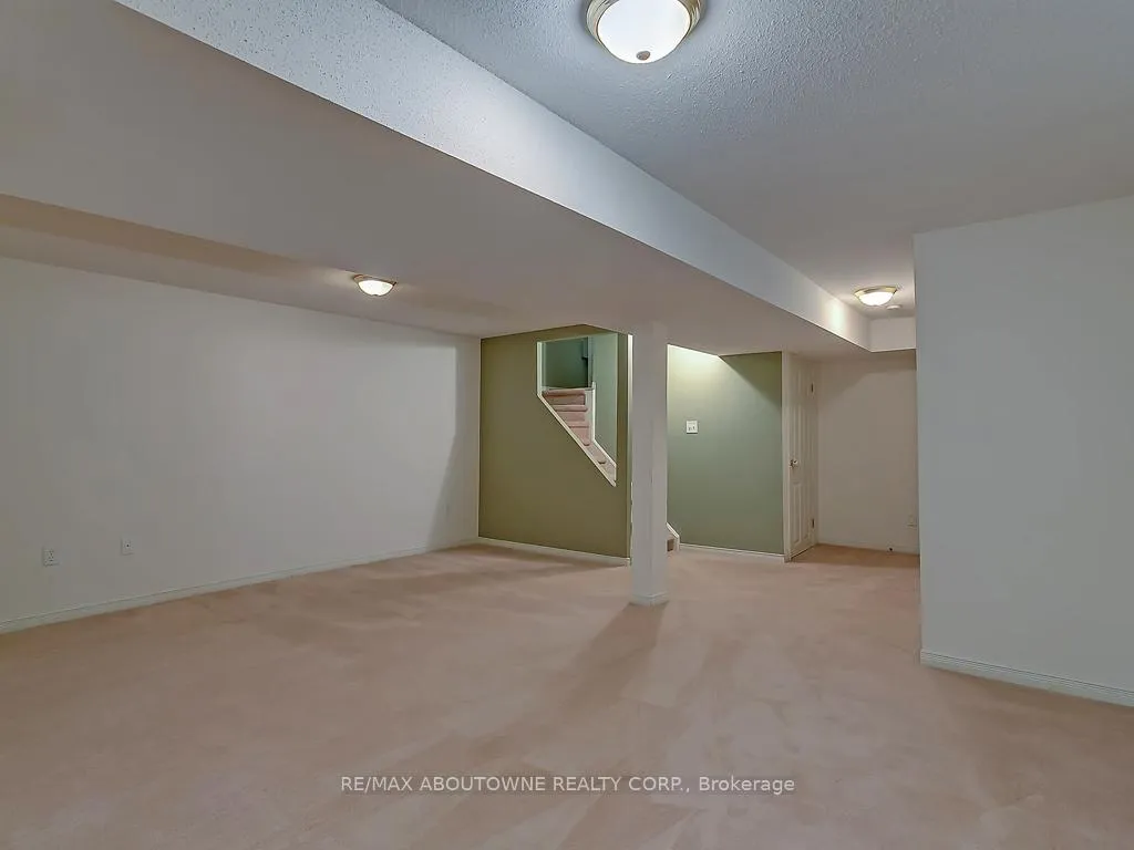Photo 24 of 1310 Blanshard Drive, Burlington, Tansley — HOMEH