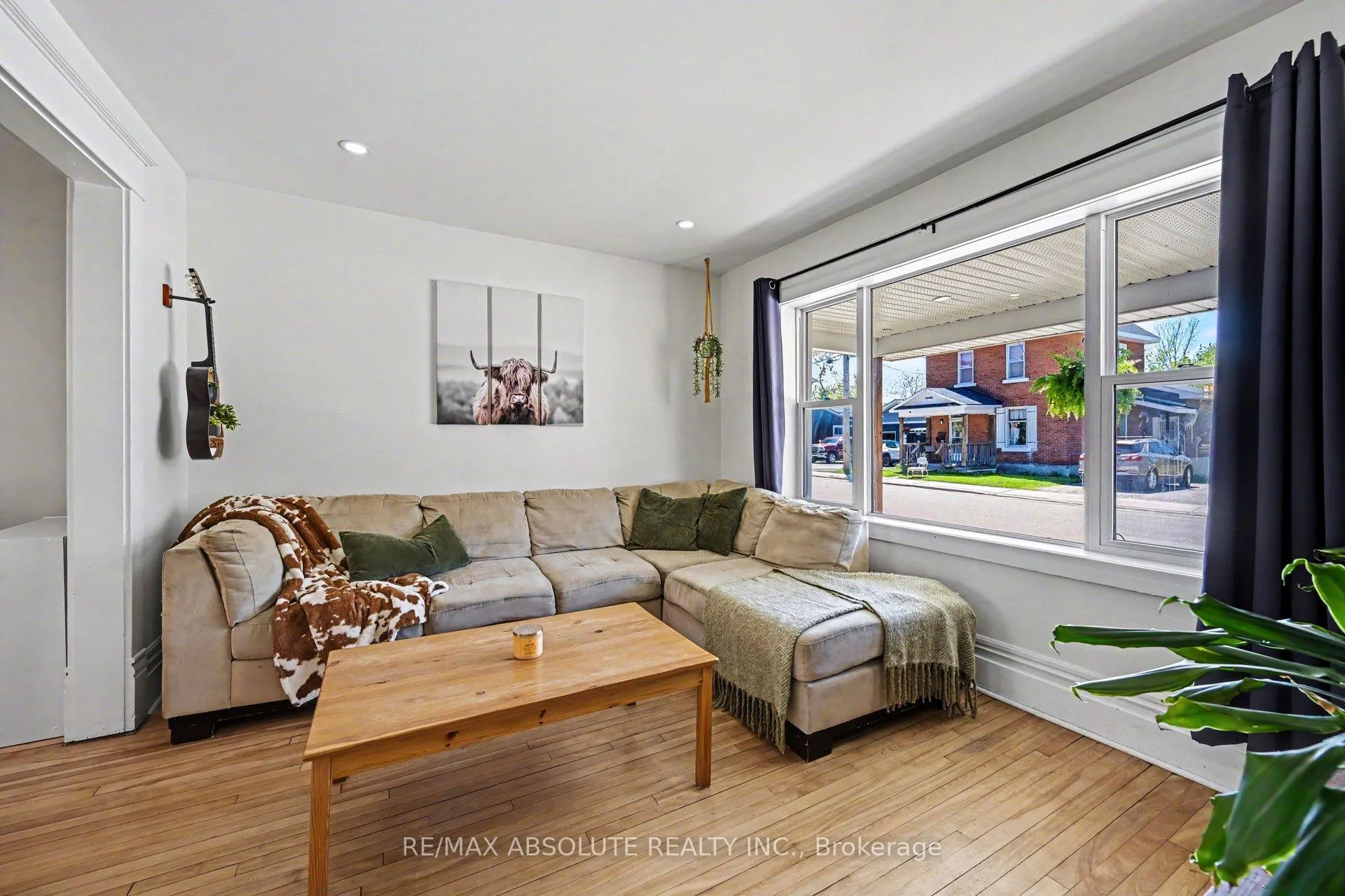Photo 9 of 21 Bank Street N, Renfrew — HOMEH