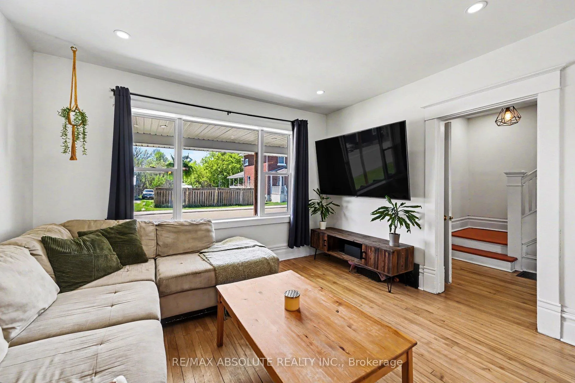 Photo 11 of 21 Bank Street N, Renfrew — HOMEH