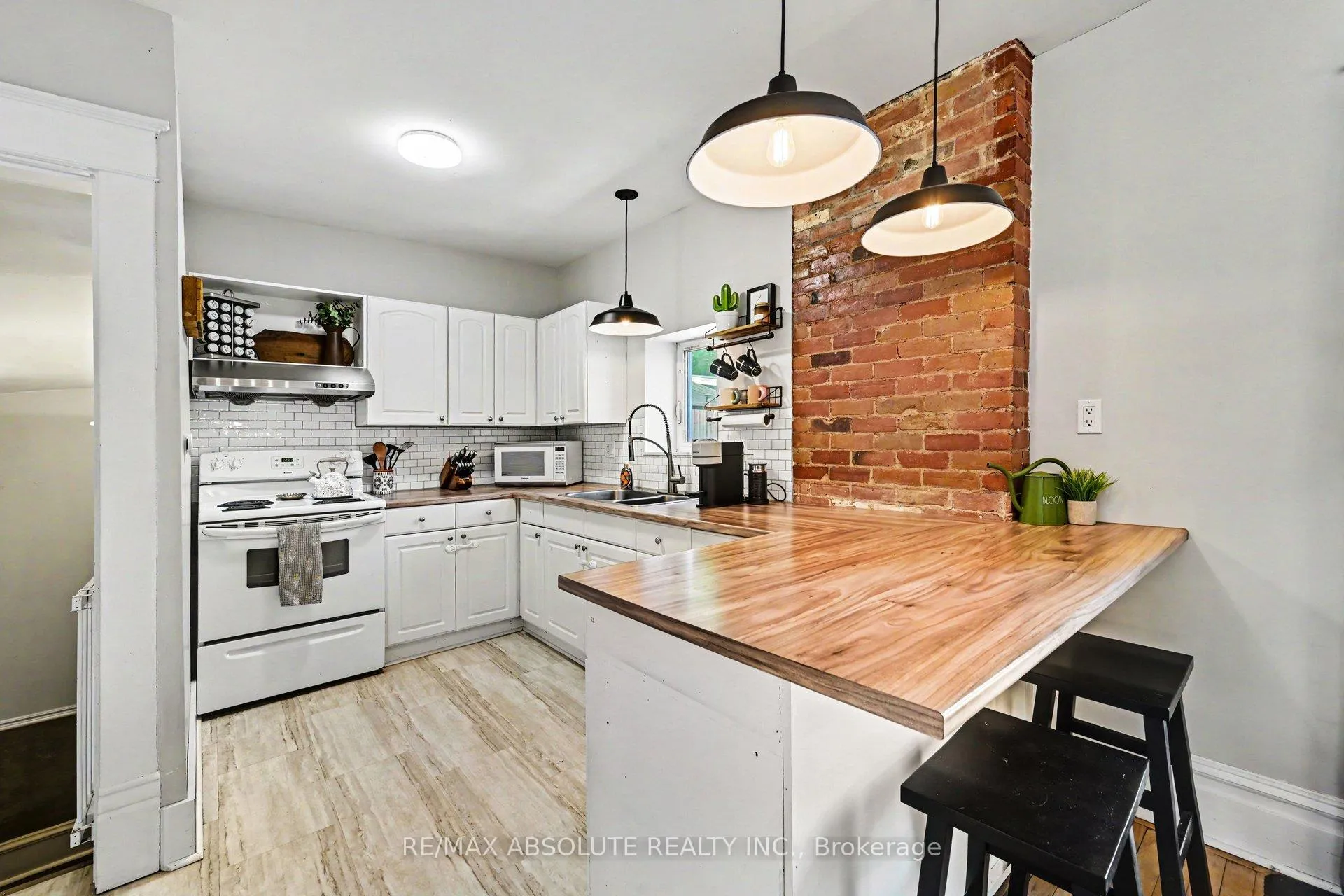Photo 14 of 21 Bank Street N, Renfrew — HOMEH
