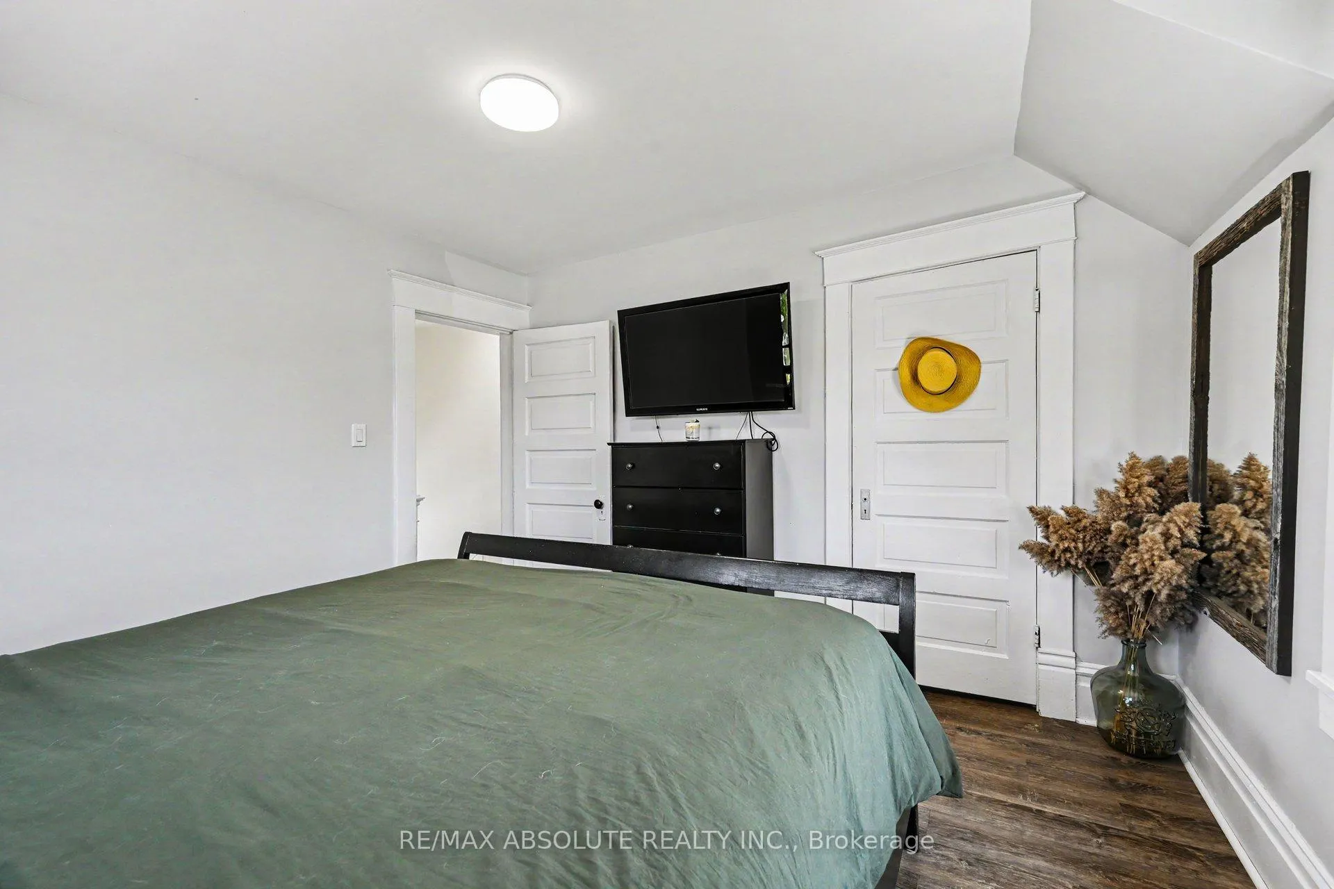 Photo 24 of 21 Bank Street N, Renfrew — HOMEH