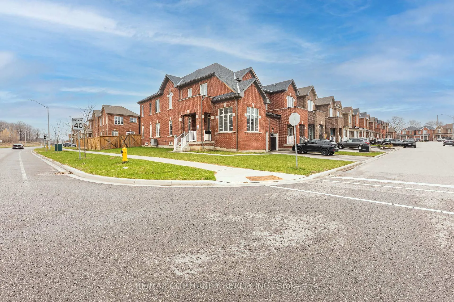 Photo 2 of 2 Titan Trail, Markham, Cedarwood — HOMEH