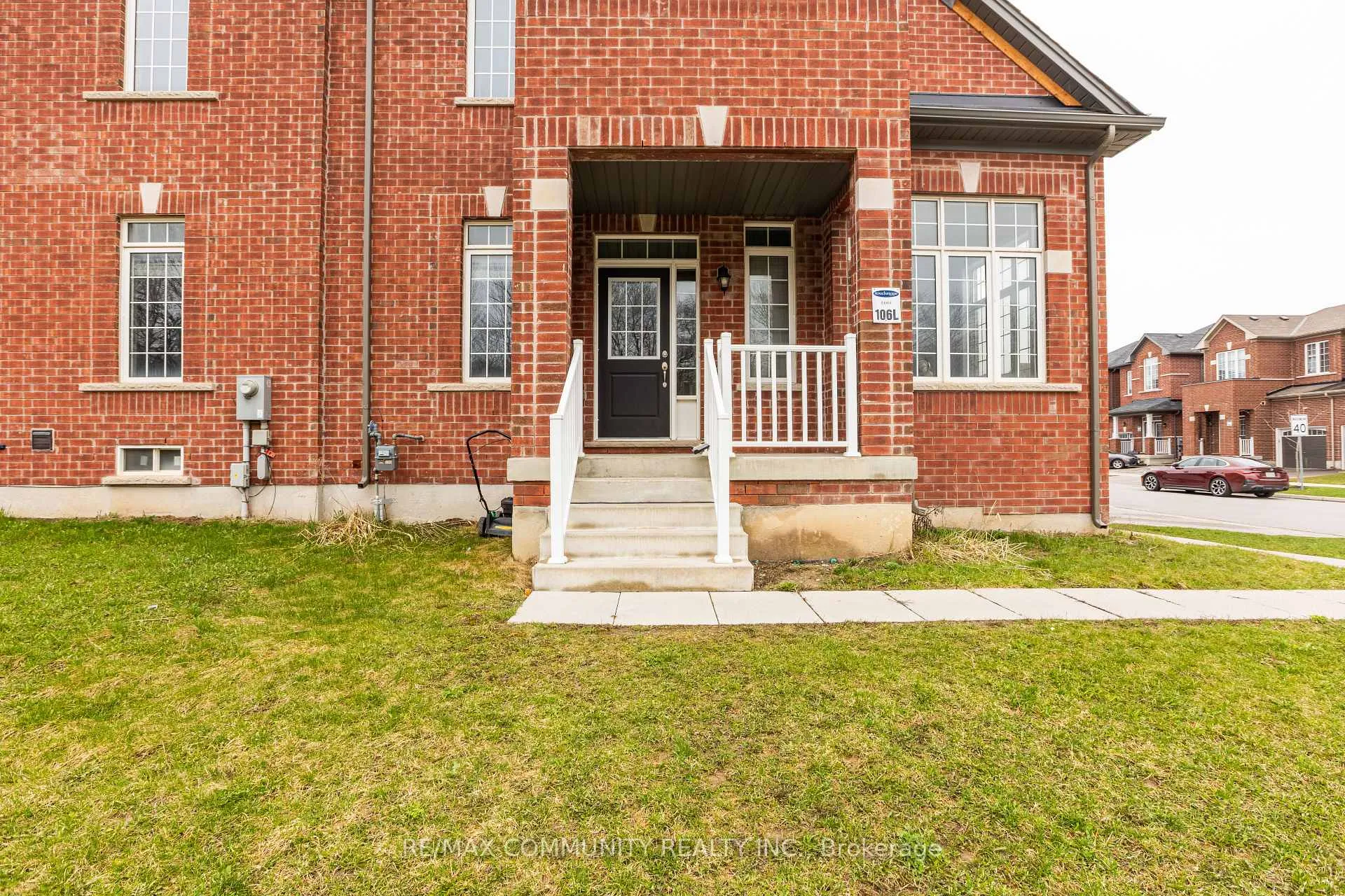 Photo 3 of 2 Titan Trail, Markham, Cedarwood — HOMEH