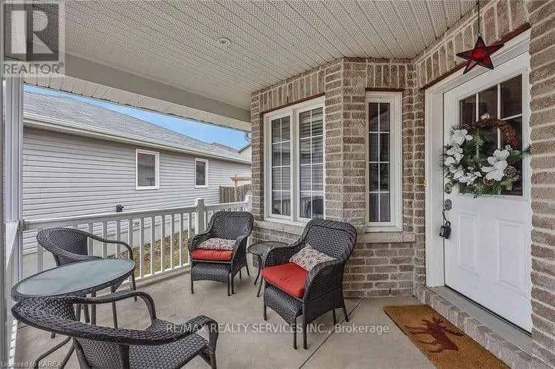 Photo 4 of 172 Macdougall Drive, Loyalist, Amherstview — HOMEH