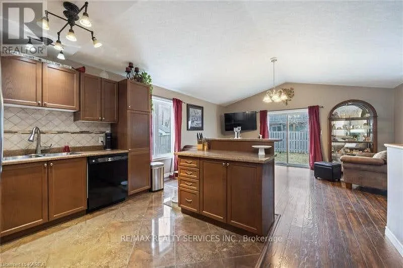 Photo 10 of 172 Macdougall Drive, Loyalist, Amherstview — HOMEH