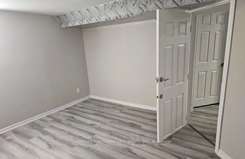 Photo 4 of 14 Kirby Road, North York, Downsview-Roding-CFB — HOMEH