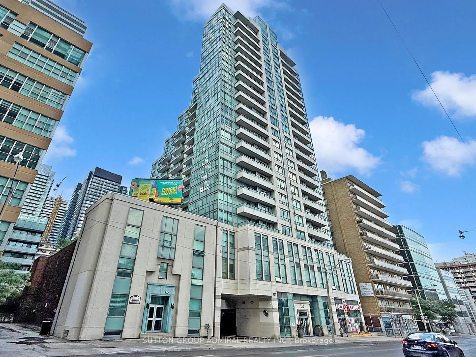 Front of Unit 1005, 212 Eglinton Avenue E