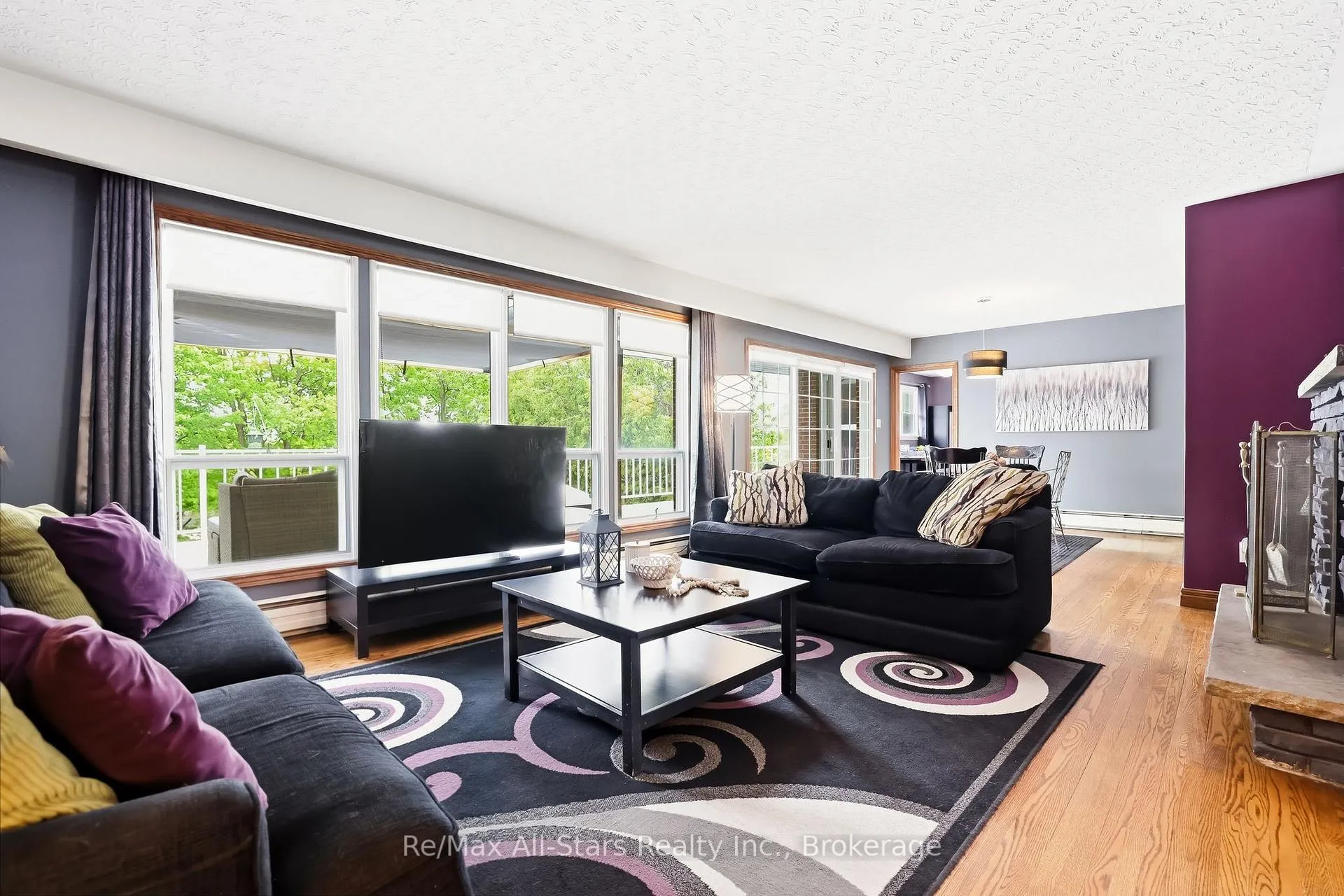 Photo 3 of 54 Grandview Street S, Oshawa, Donevan — HOMEH