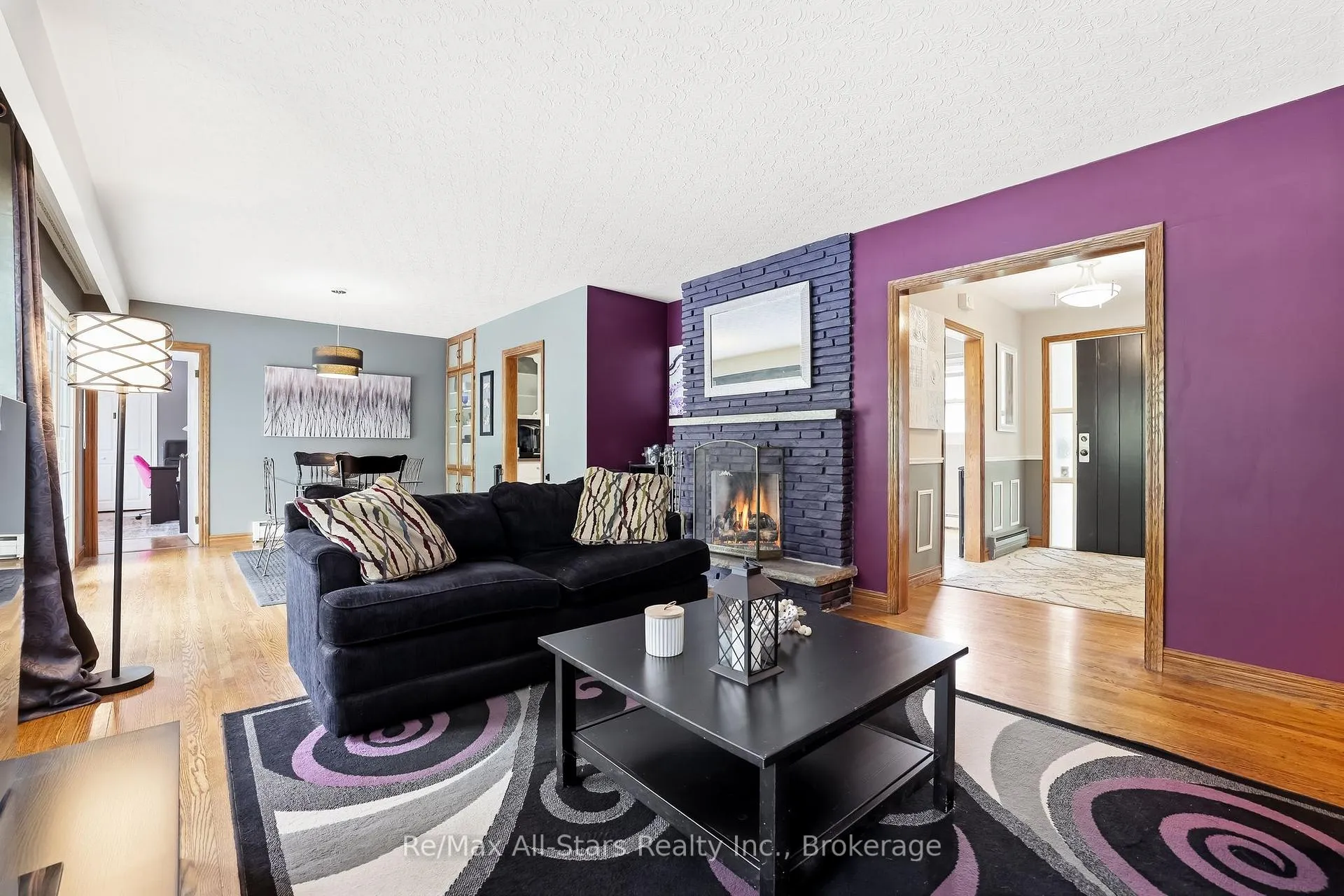 Photo 4 of 54 Grandview Street S, Oshawa, Donevan — HOMEH