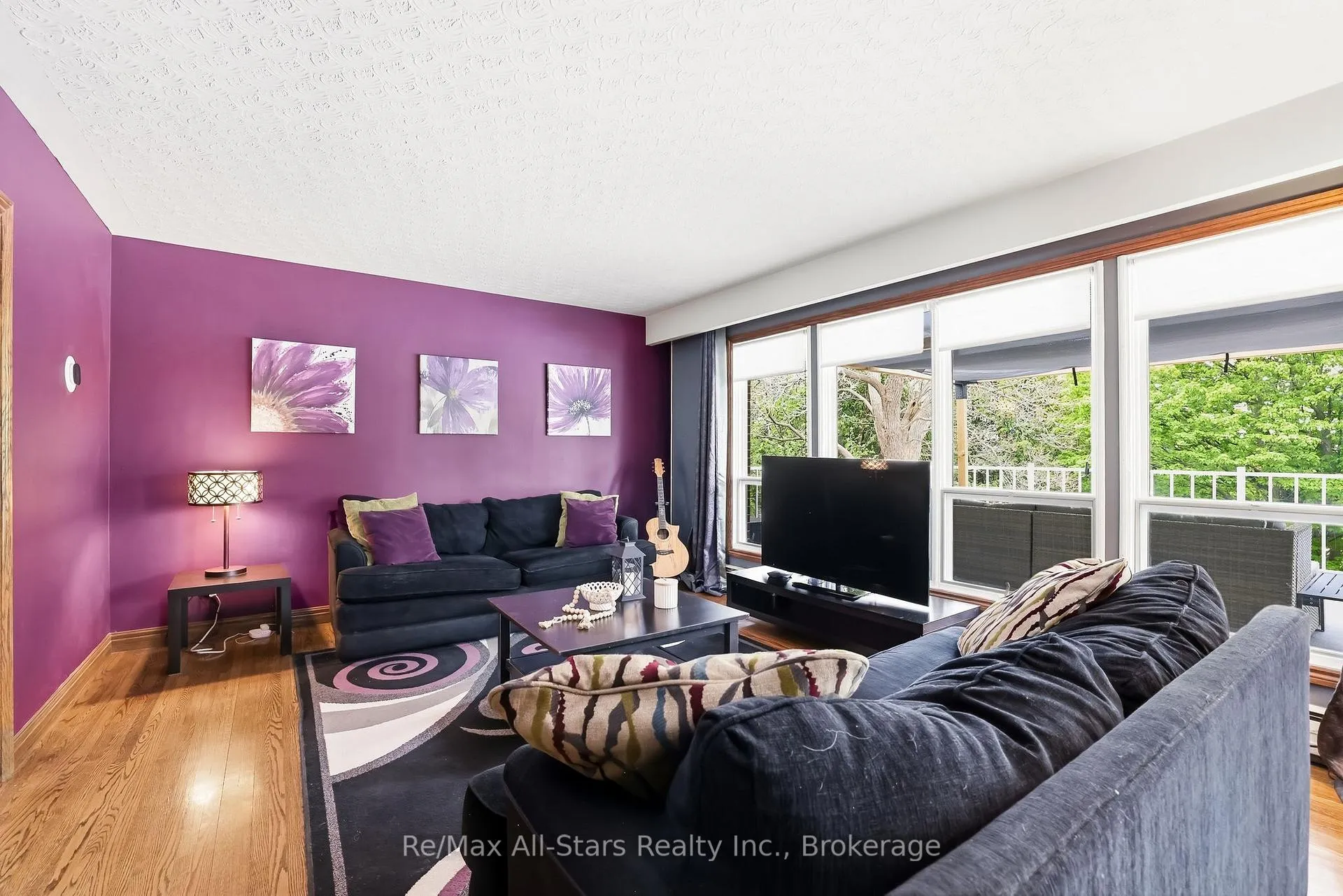 Photo 5 of 54 Grandview Street S, Oshawa, Donevan — HOMEH