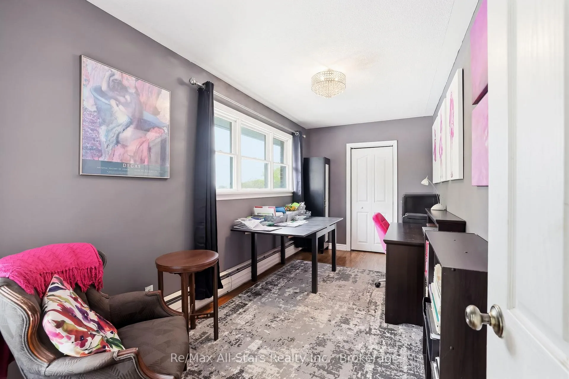 Photo 9 of 54 Grandview Street S, Oshawa, Donevan — HOMEH