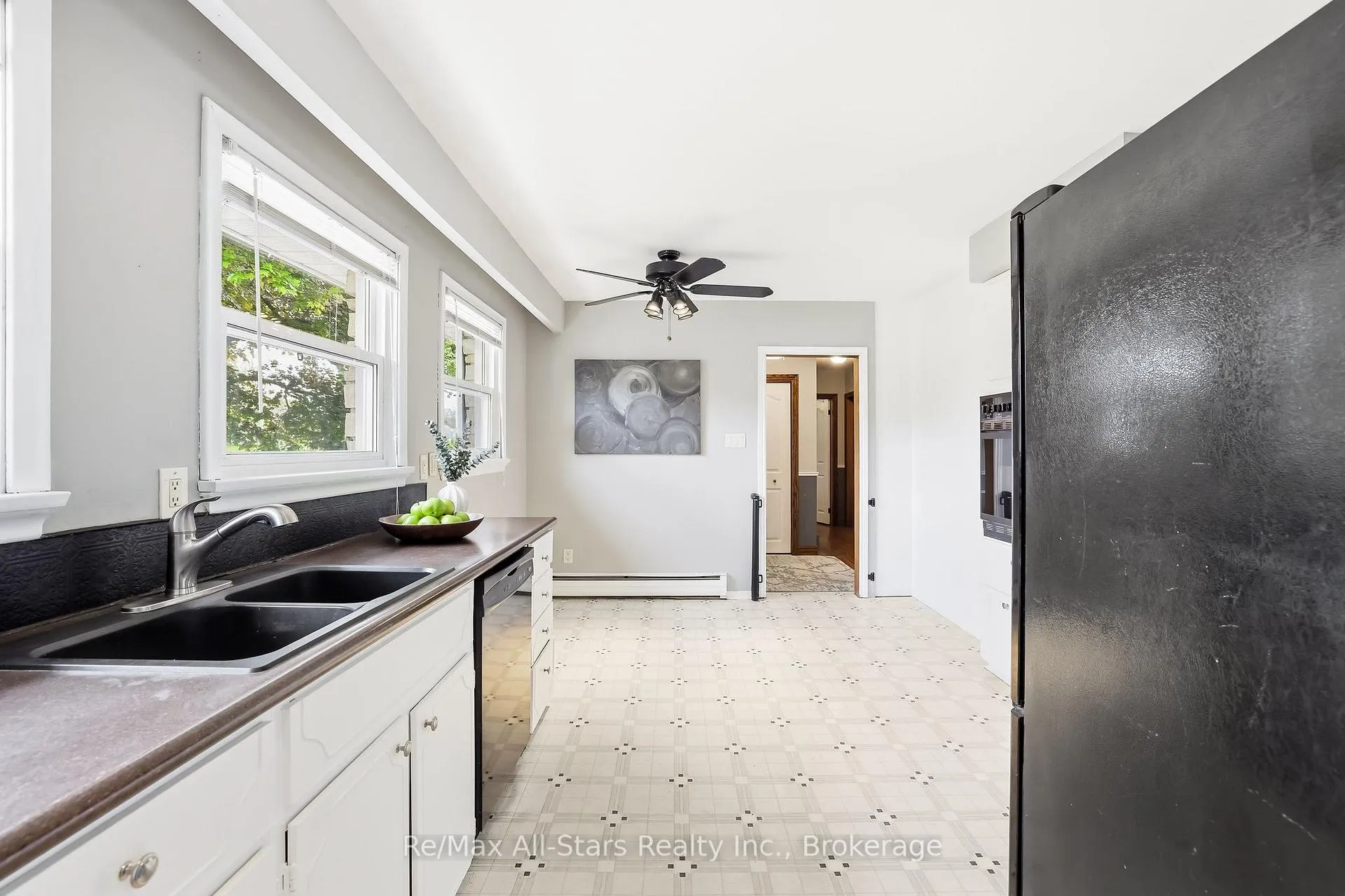Photo 11 of 54 Grandview Street S, Oshawa, Donevan — HOMEH