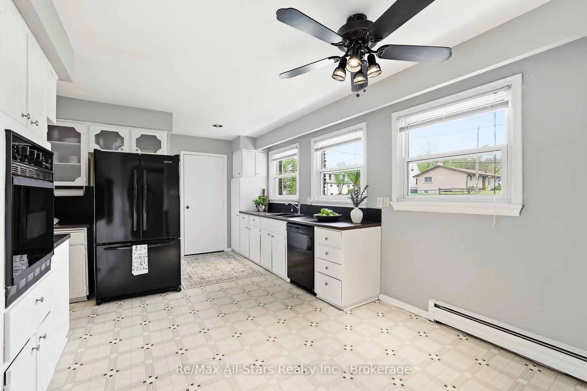 Photo 13 of 54 Grandview Street S, Oshawa, Donevan — HOMEH