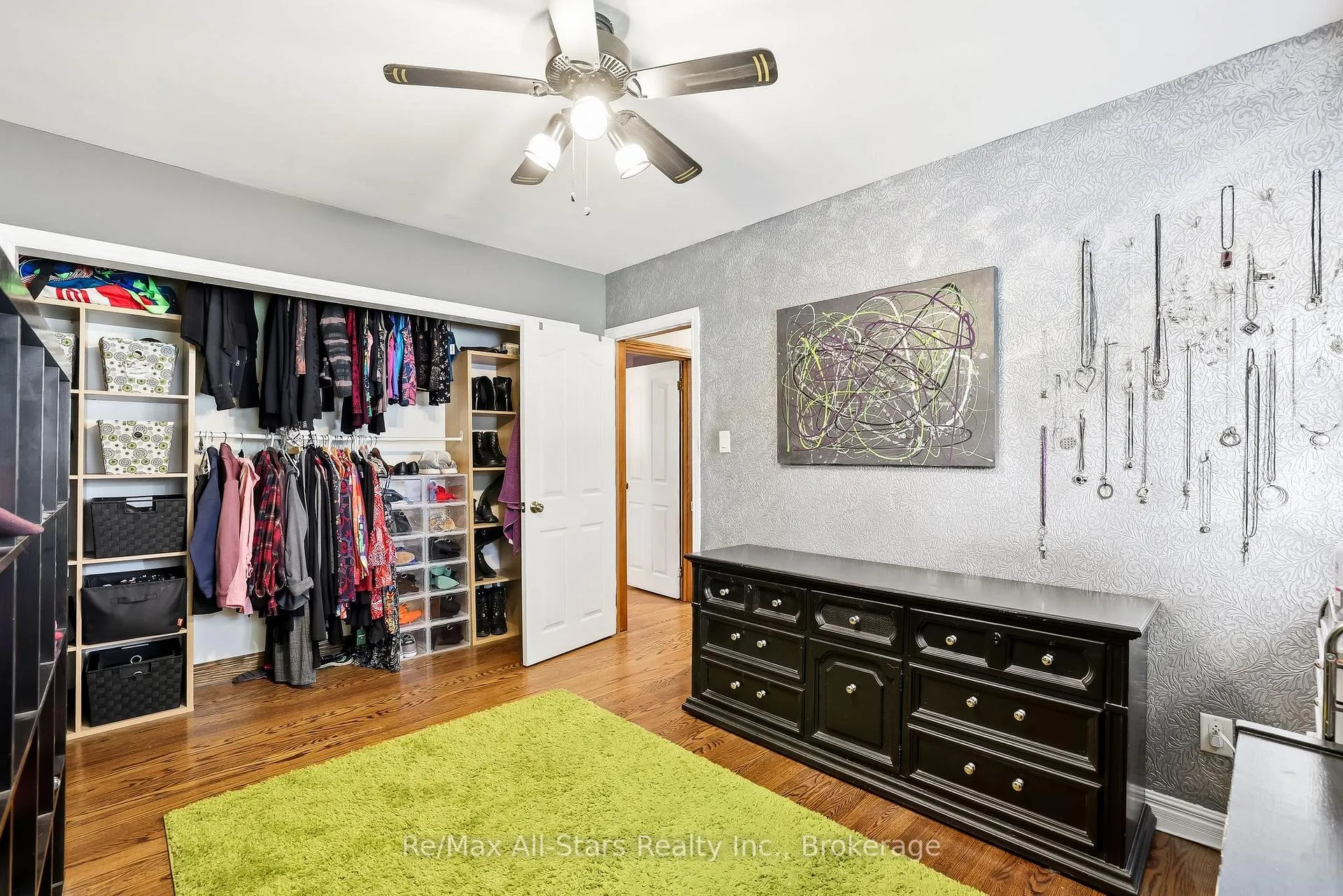 Photo 17 of 54 Grandview Street S, Oshawa, Donevan — HOMEH