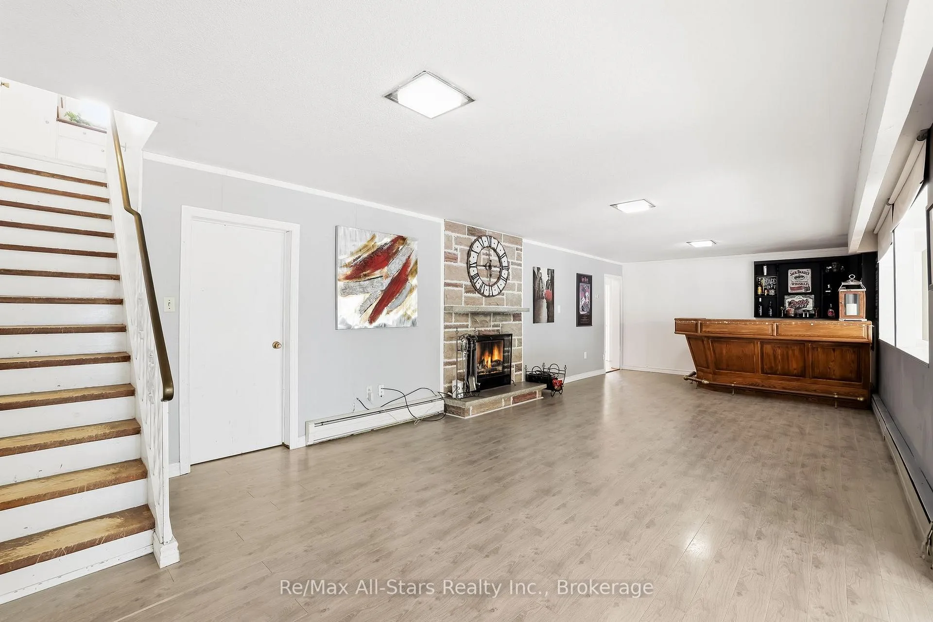 Photo 19 of 54 Grandview Street S, Oshawa, Donevan — HOMEH