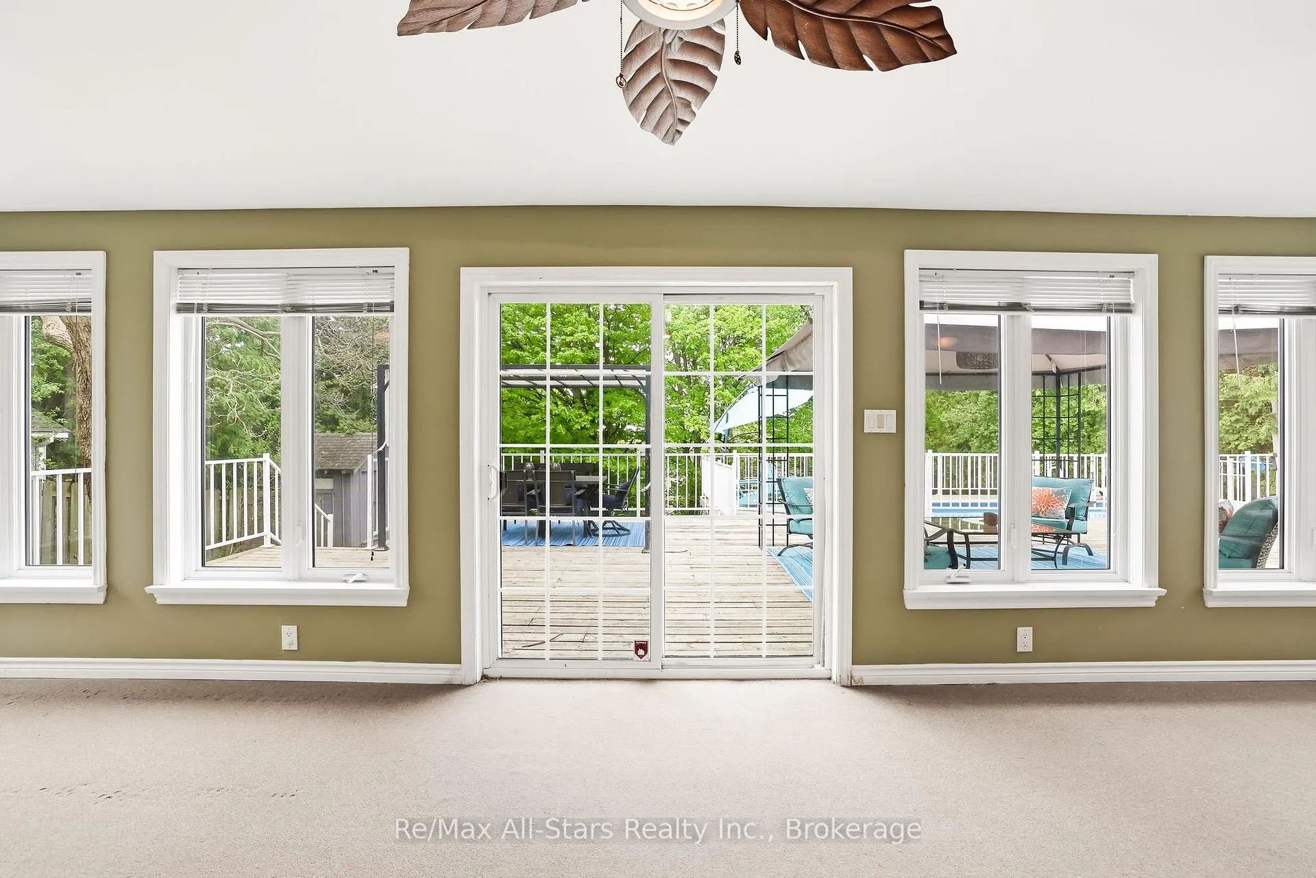 Photo 22 of 54 Grandview Street S, Oshawa, Donevan — HOMEH