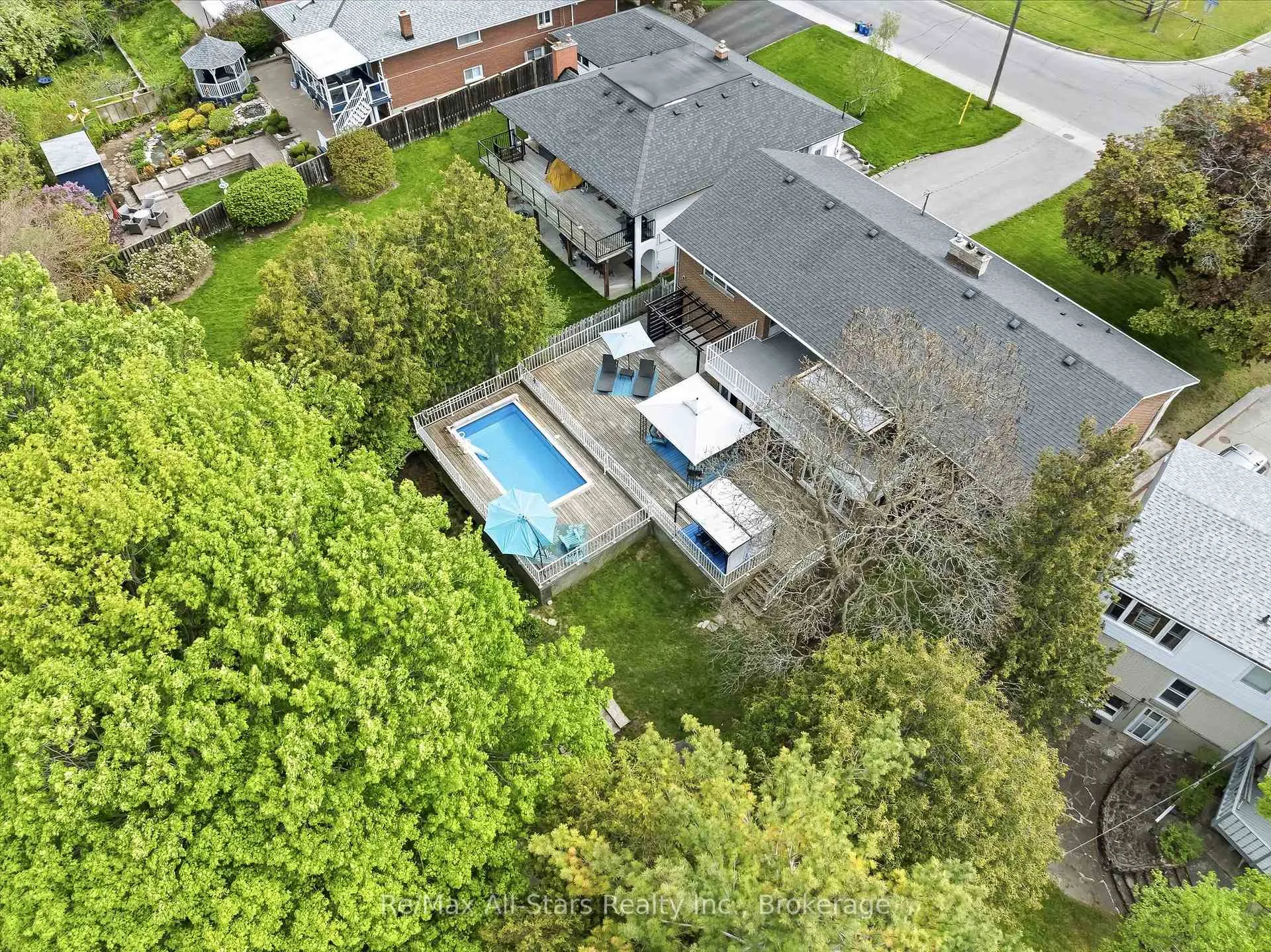 Photo 49 of 54 Grandview Street S, Oshawa, Donevan — HOMEH