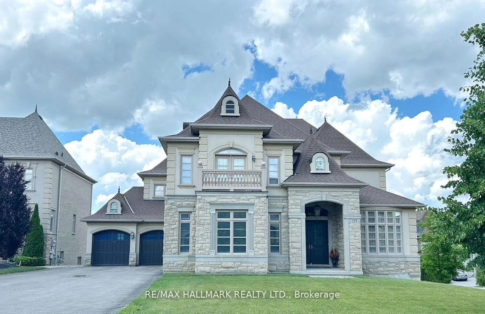 Photo 1 of 123 Carisbrooke Circle, Aurora, Bayview Southeast — HOMEH