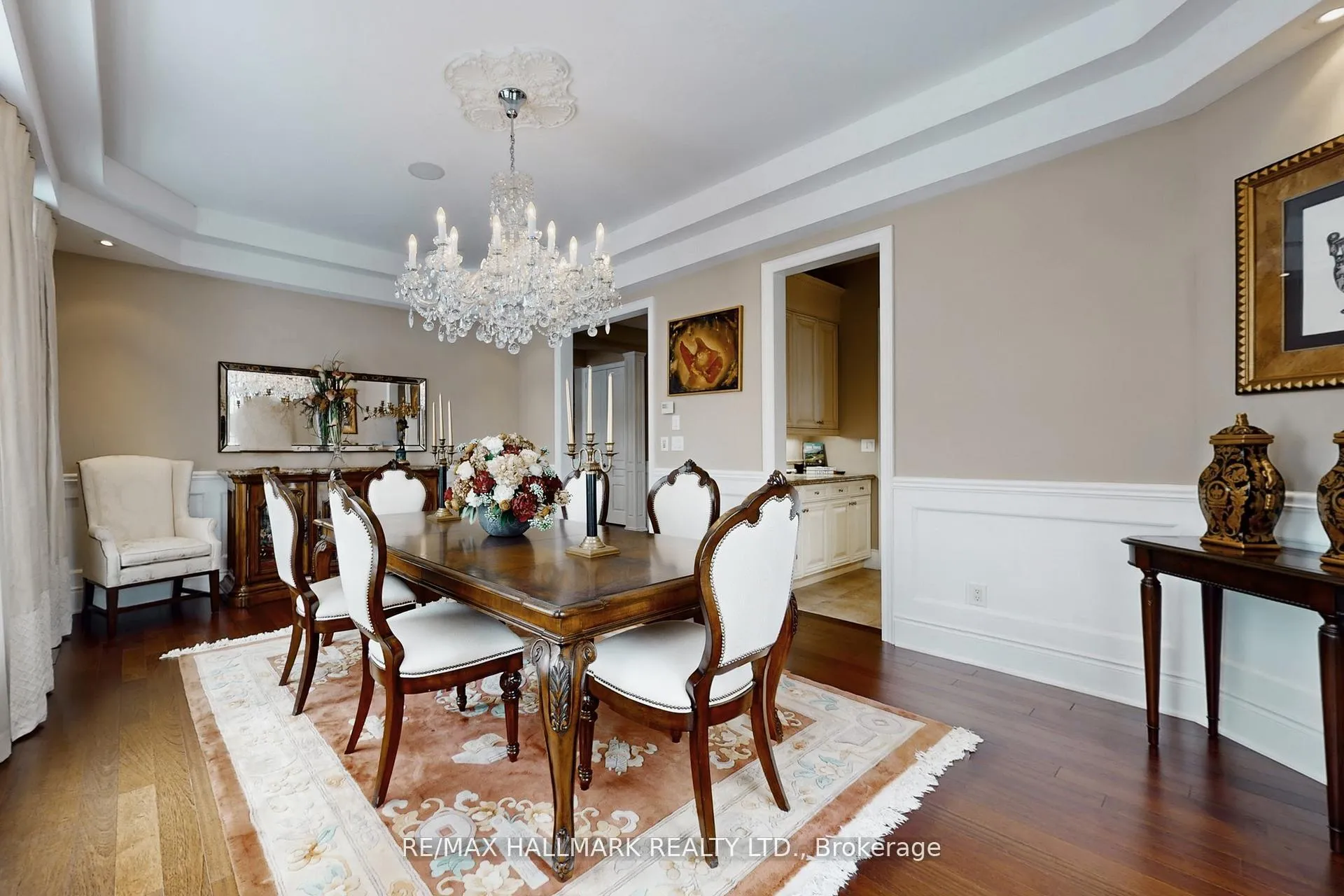 Photo 8 of 123 Carisbrooke Circle, Aurora, Bayview Southeast — HOMEH