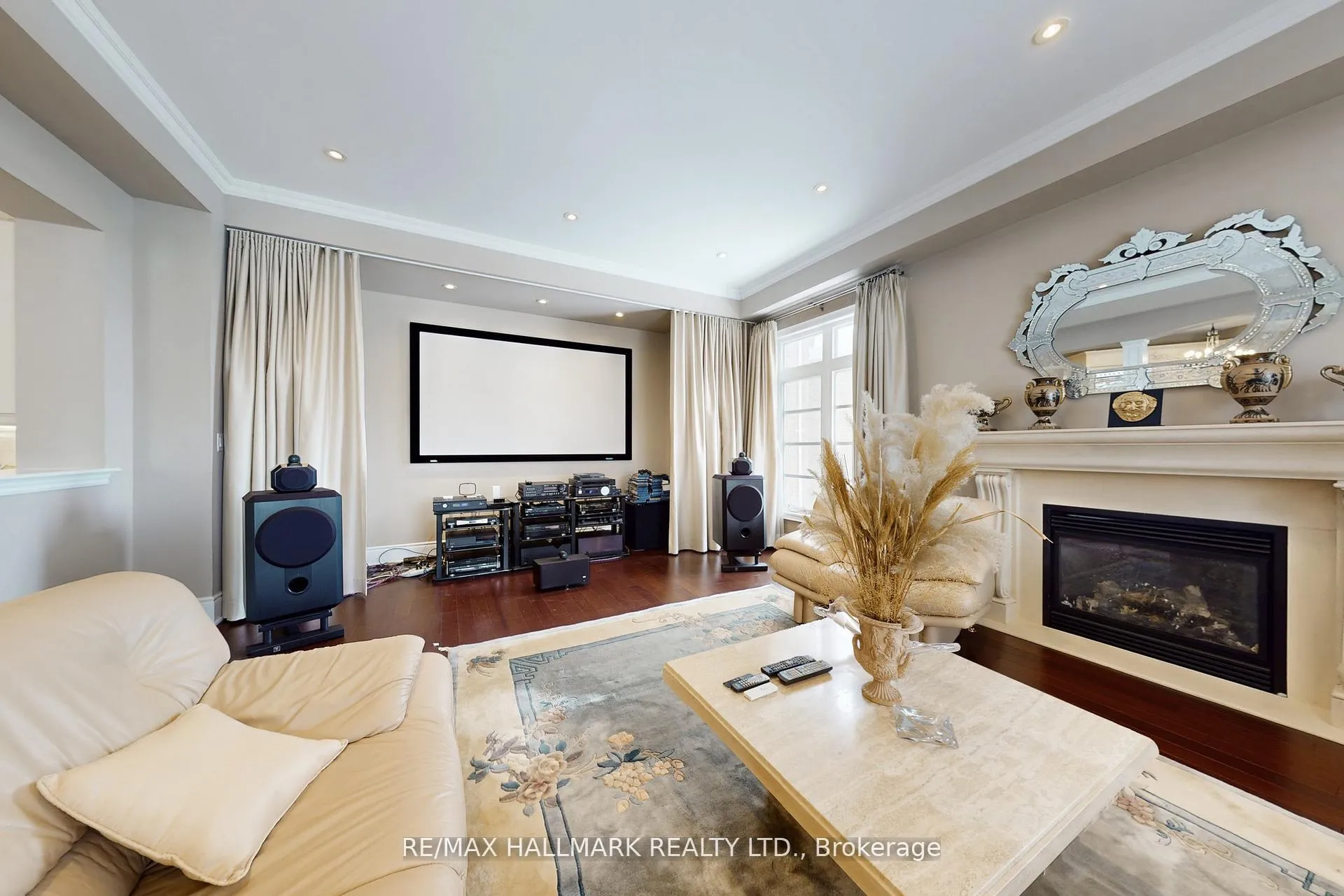 Photo 11 of 123 Carisbrooke Circle, Aurora, Bayview Southeast — HOMEH