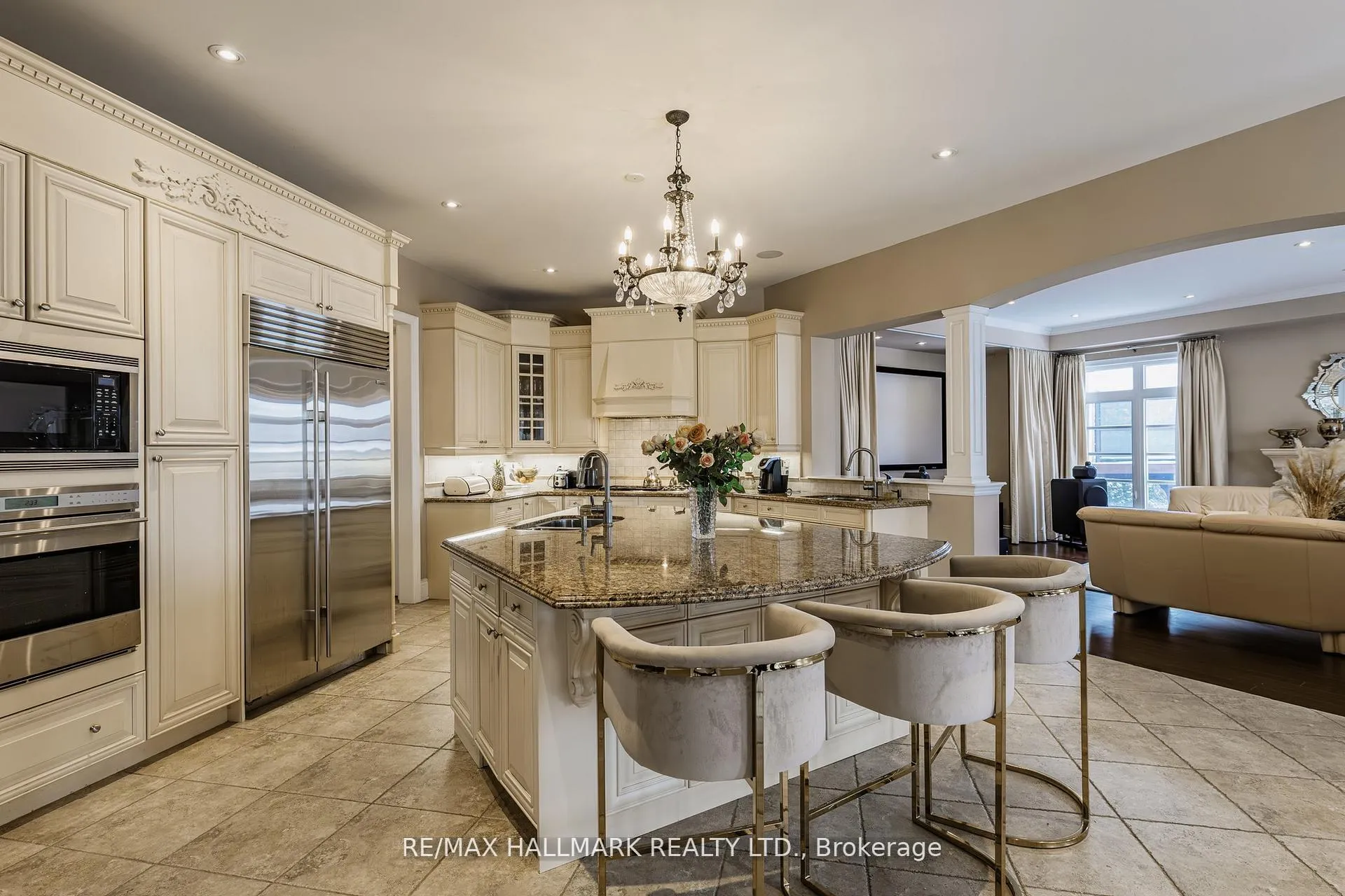 Photo 12 of 123 Carisbrooke Circle, Aurora, Bayview Southeast — HOMEH