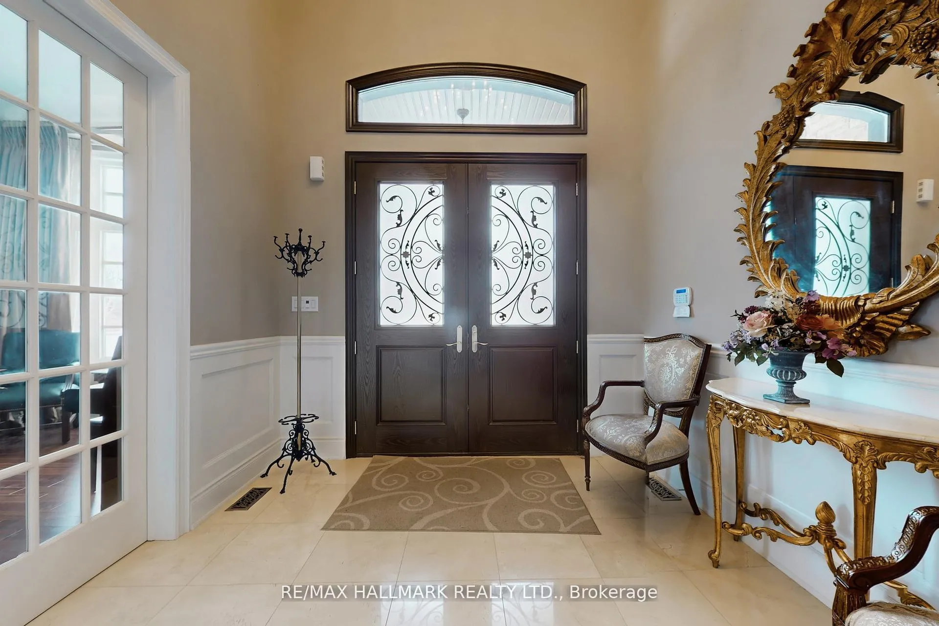 Photo 20 of 123 Carisbrooke Circle, Aurora, Bayview Southeast — HOMEH