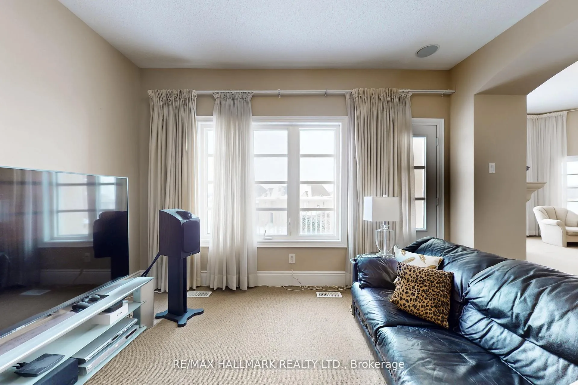 Photo 29 of 123 Carisbrooke Circle, Aurora, Bayview Southeast — HOMEH