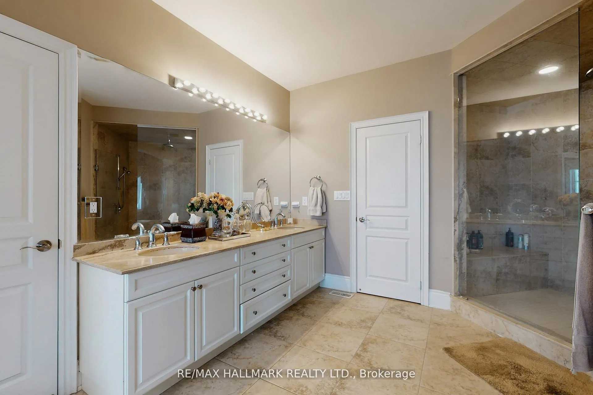 Photo 31 of 123 Carisbrooke Circle, Aurora, Bayview Southeast — HOMEH