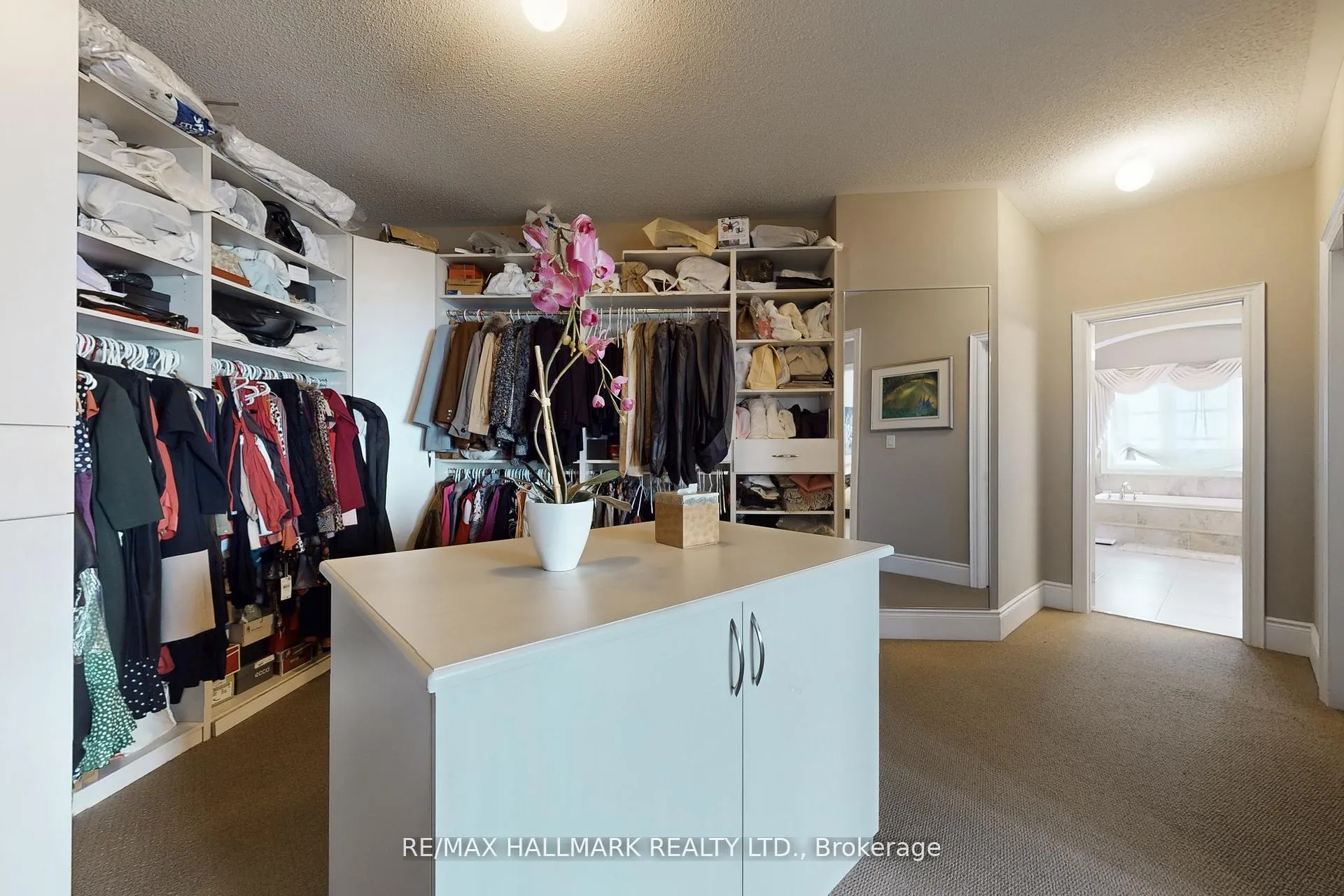 Photo 32 of 123 Carisbrooke Circle, Aurora, Bayview Southeast — HOMEH