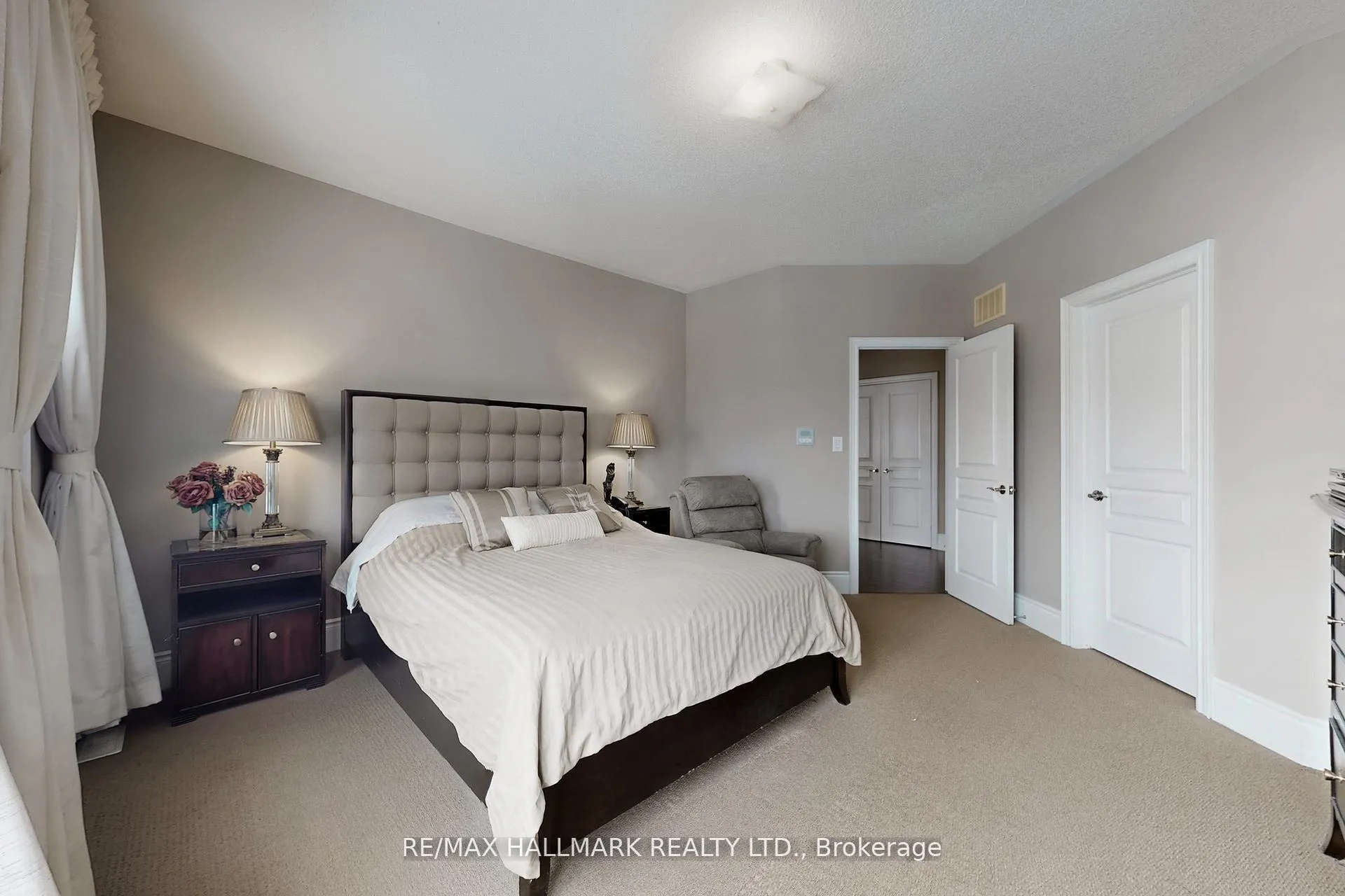 Photo 33 of 123 Carisbrooke Circle, Aurora, Bayview Southeast — HOMEH