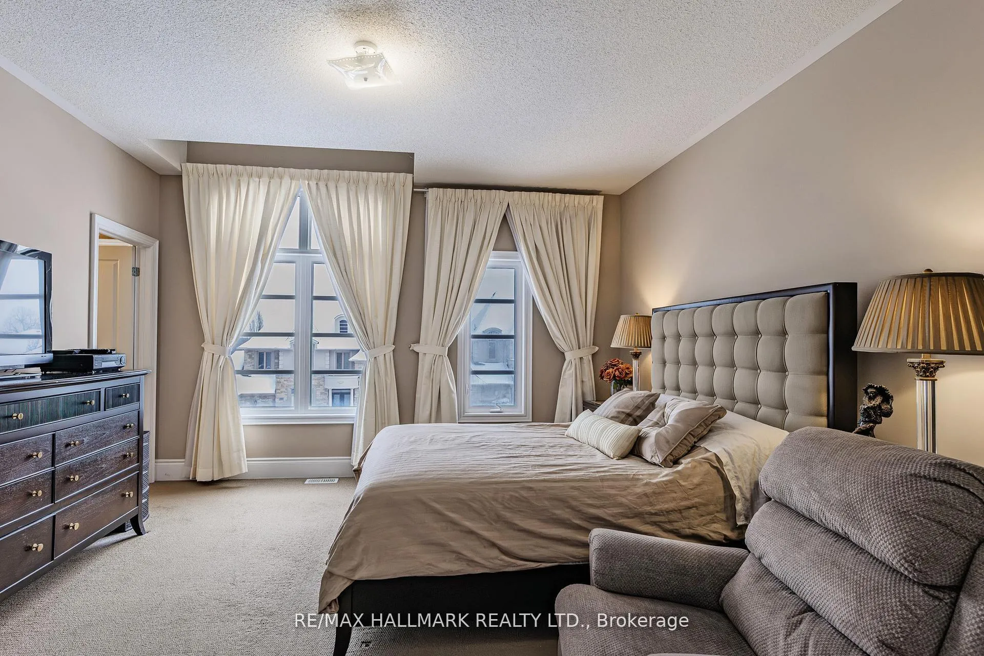 Photo 35 of 123 Carisbrooke Circle, Aurora, Bayview Southeast — HOMEH