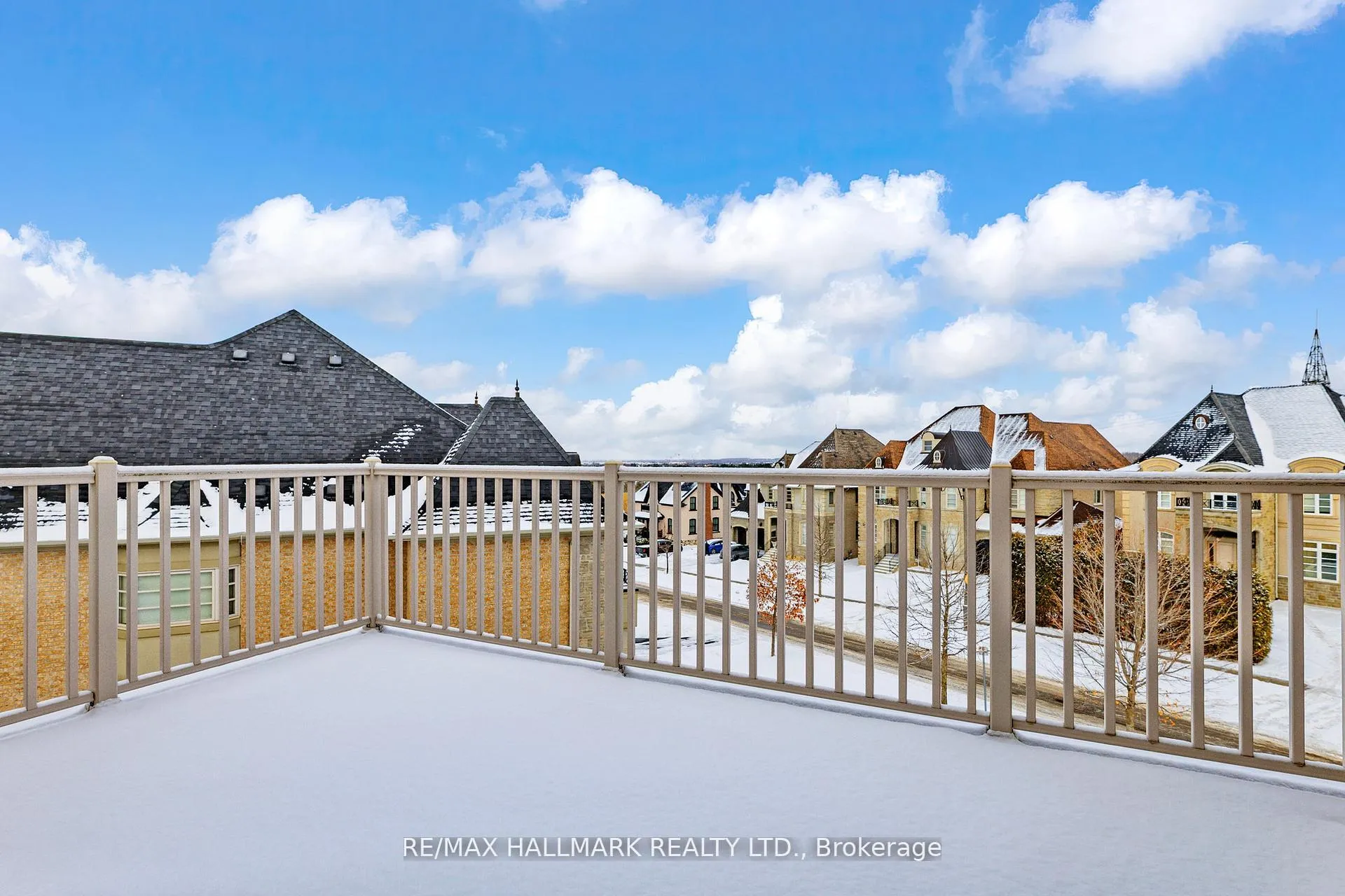 Photo 38 of 123 Carisbrooke Circle, Aurora, Bayview Southeast — HOMEH
