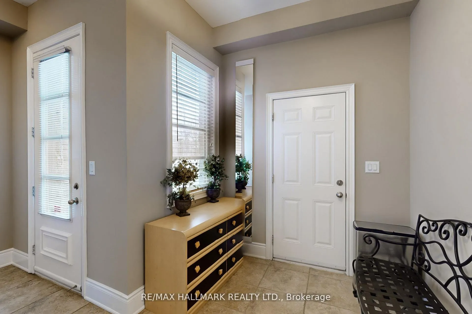 Photo 39 of 123 Carisbrooke Circle, Aurora, Bayview Southeast — HOMEH