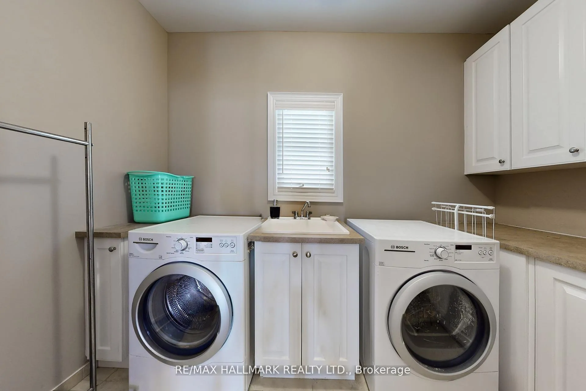 Photo 40 of 123 Carisbrooke Circle, Aurora, Bayview Southeast — HOMEH