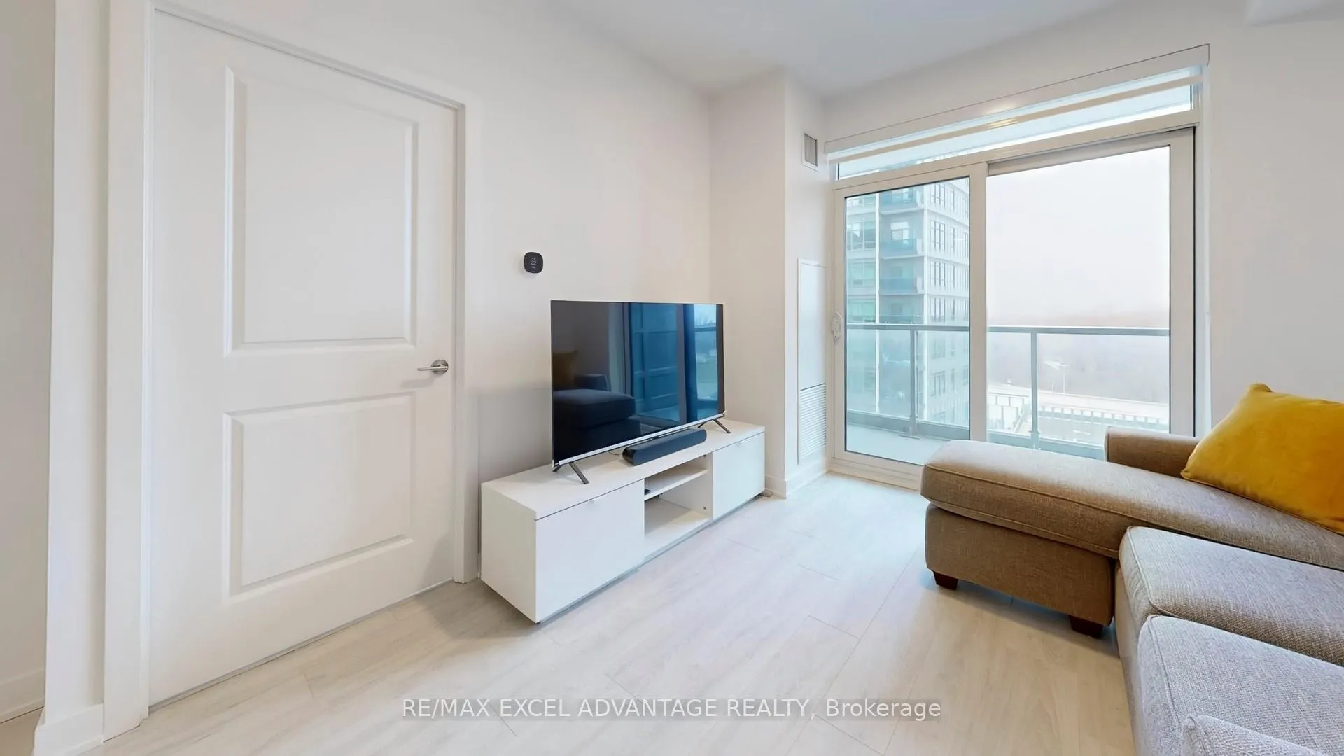 Photo 3 of Unit 525, 50 Upper Mall Way, Vaughan, Brownridge — HOMEH