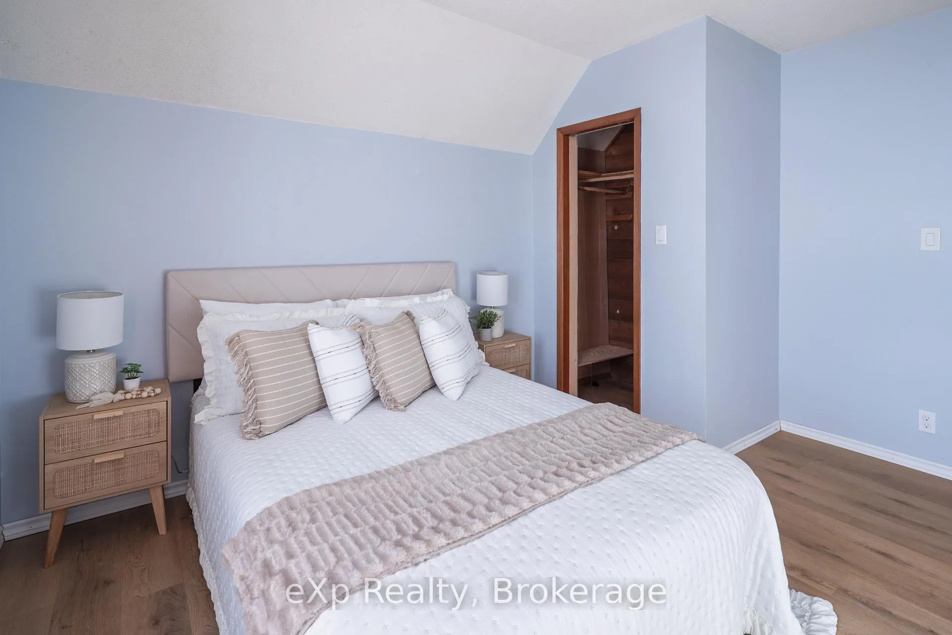 Photo 31 of 78 Victoria Avenue E, South Huron, Stephen — HOMEH