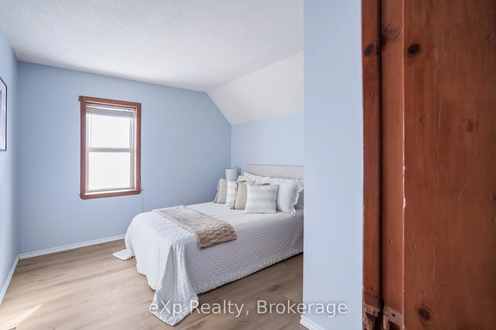 Photo 33 of 78 Victoria Avenue E, South Huron, Stephen — HOMEH