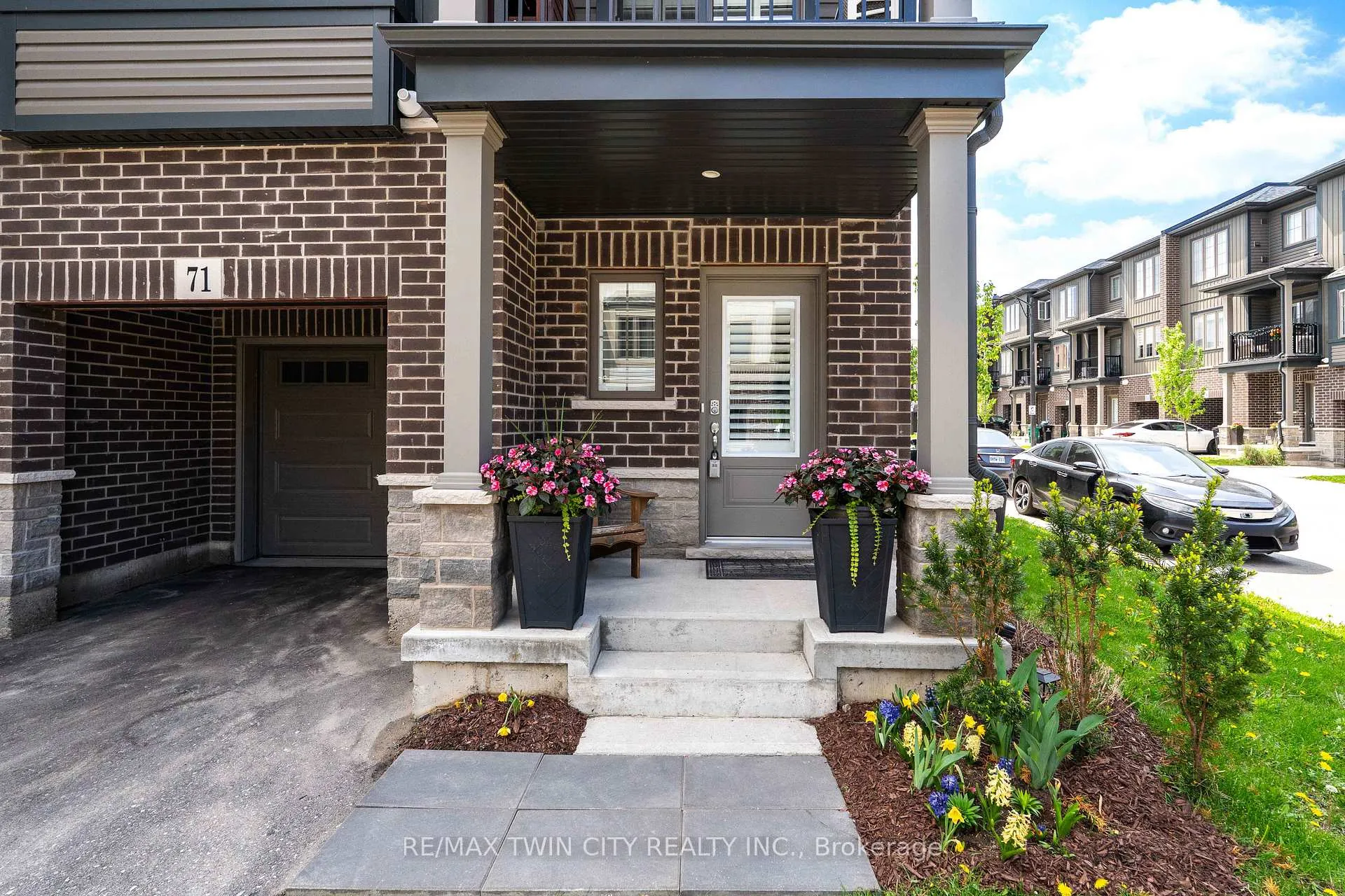 Photo 4 of Unit 71, 124 Compass Trail, Cambridge, Hagey — HOMEH