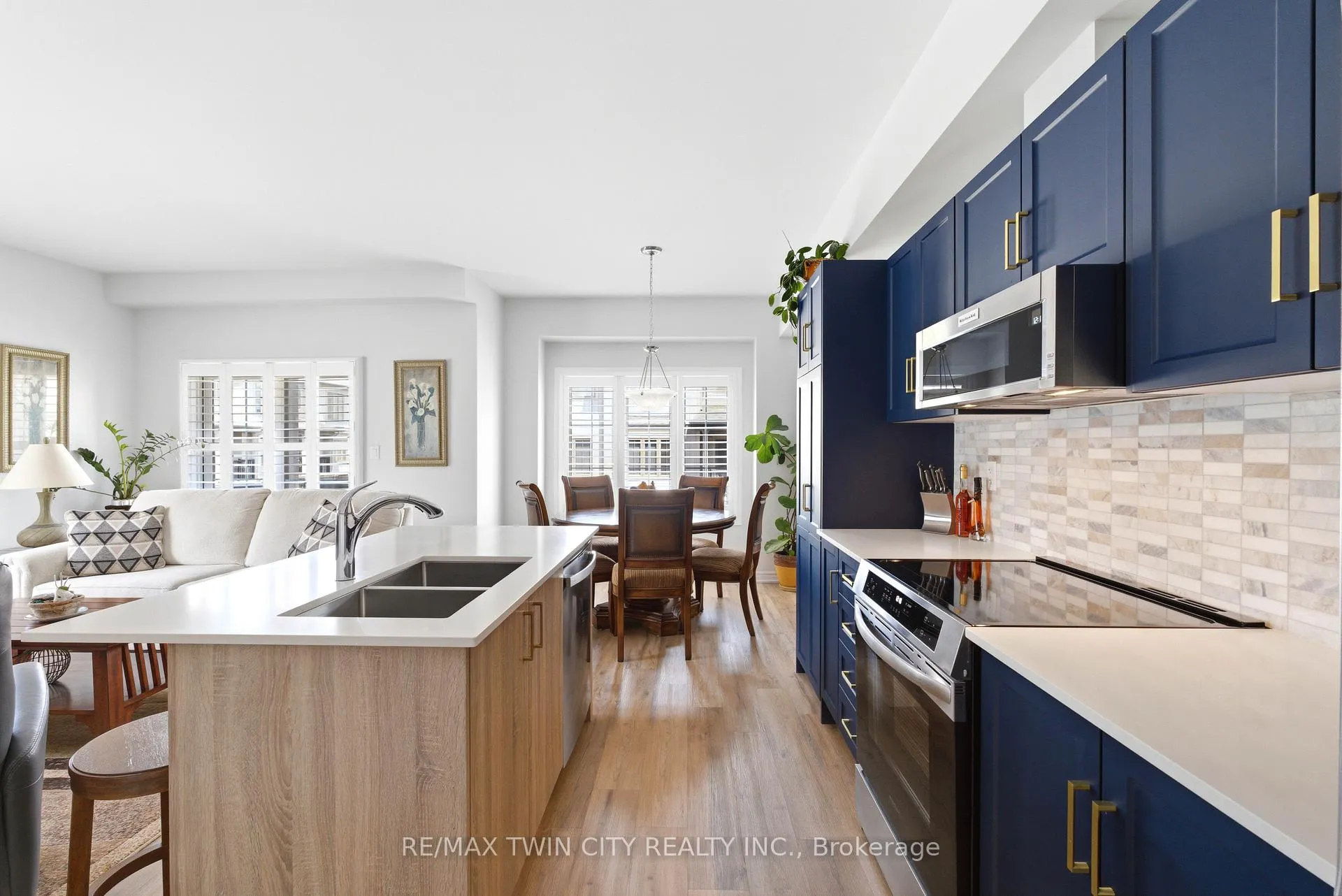 Photo 10 of Unit 71, 124 Compass Trail, Cambridge, Hagey — HOMEH