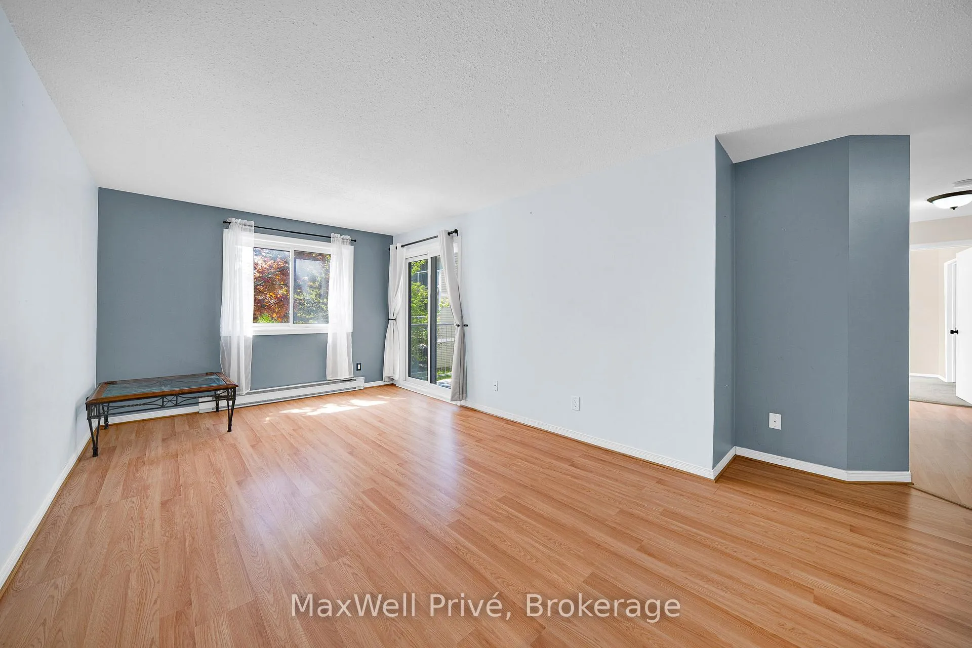 Photo 1 of Unit 218, 250 Brittany Drive, Ottawa, Viscount Alexander Park — HOMEH