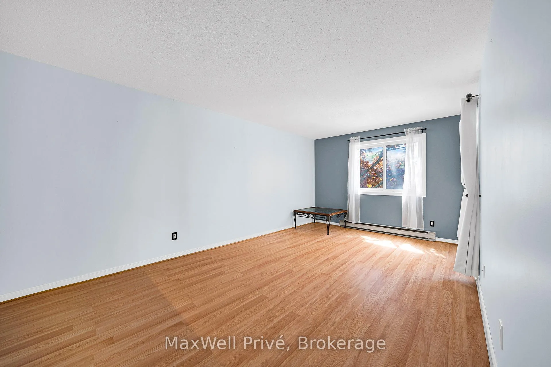 Photo 2 of Unit 218, 250 Brittany Drive, Ottawa, Viscount Alexander Park — HOMEH