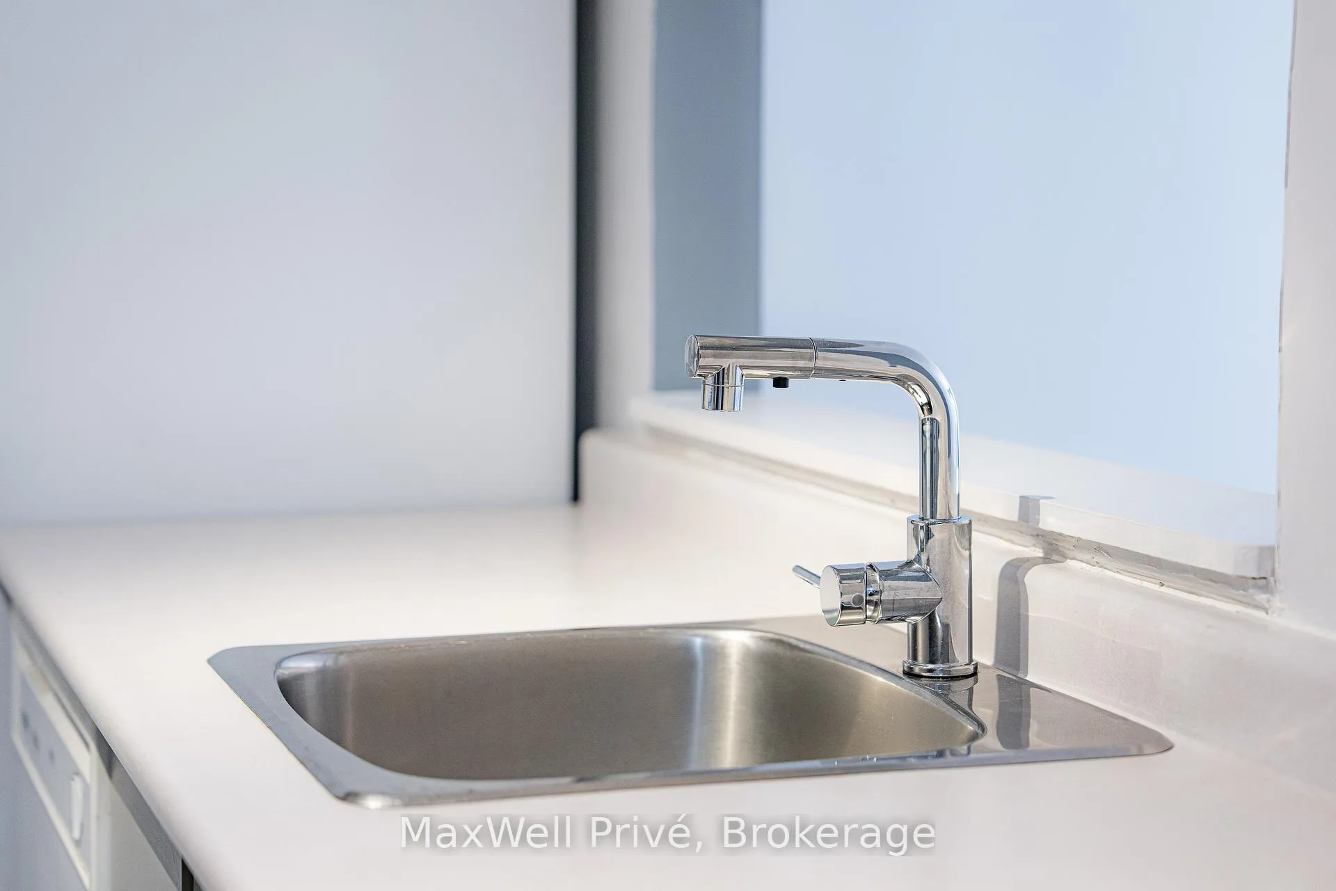 Photo 6 of Unit 218, 250 Brittany Drive, Ottawa, Viscount Alexander Park — HOMEH