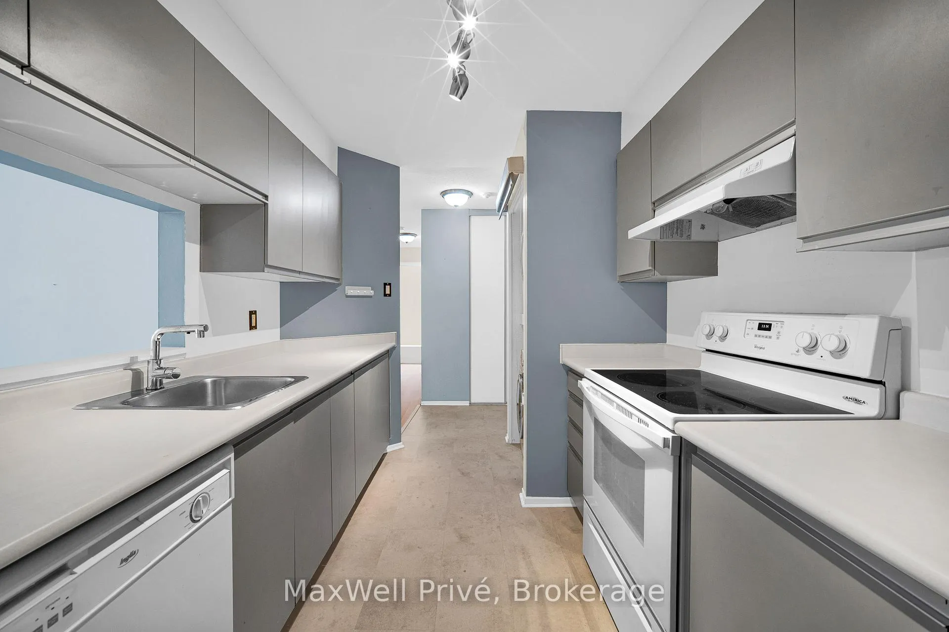 Photo 7 of Unit 218, 250 Brittany Drive, Ottawa, Viscount Alexander Park — HOMEH