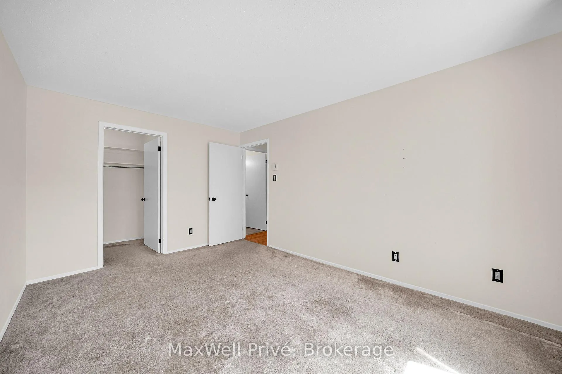 Photo 13 of Unit 218, 250 Brittany Drive, Ottawa, Viscount Alexander Park — HOMEH